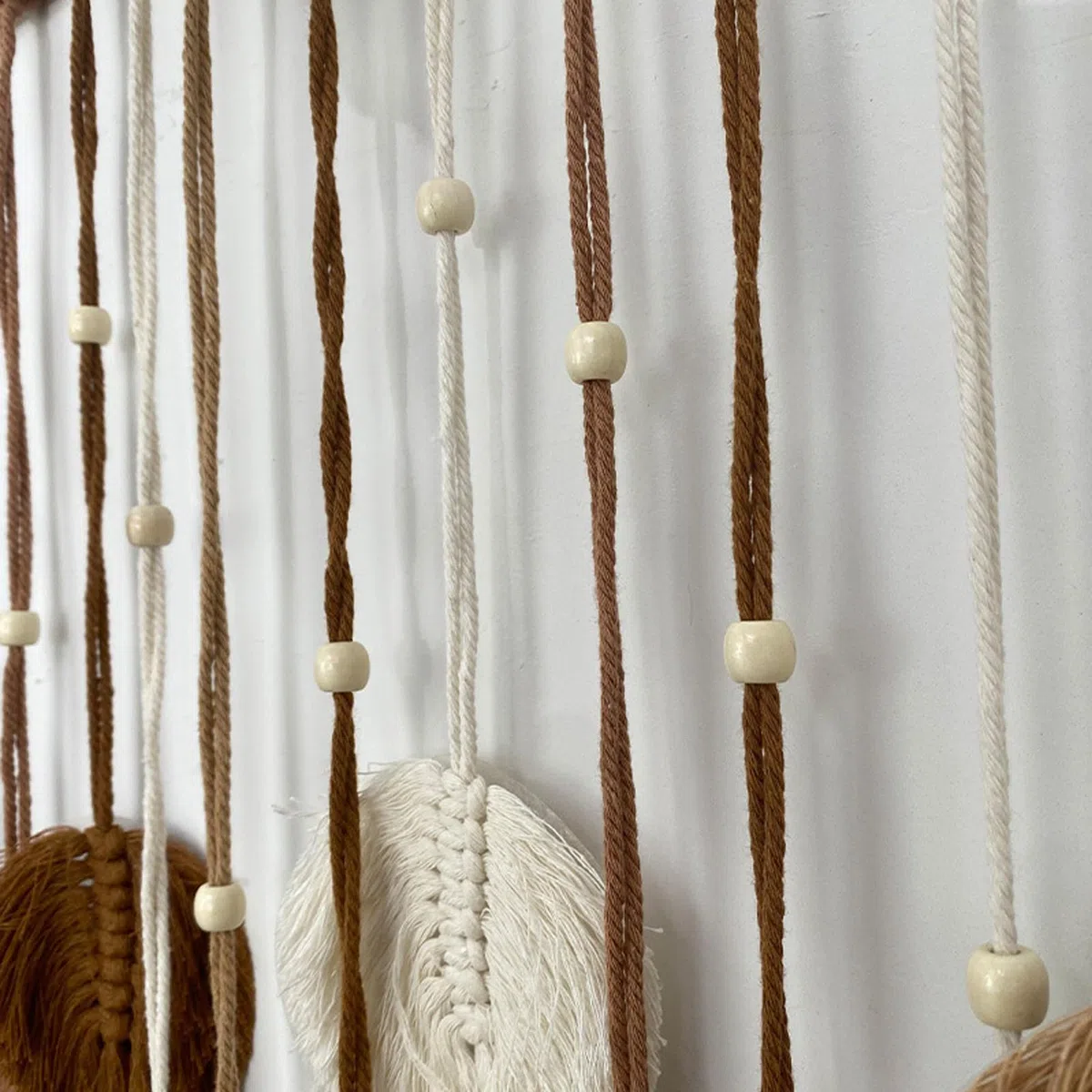 CCAIPU Tapiz Pared de Macramé, Tapiz Tejido con Hojas de Bohemia, Hecho a Mano, Decoración de Pared con Plumas y Hojas para Sala de Estar, Dormitorio y Hogar (Gris Rosa)