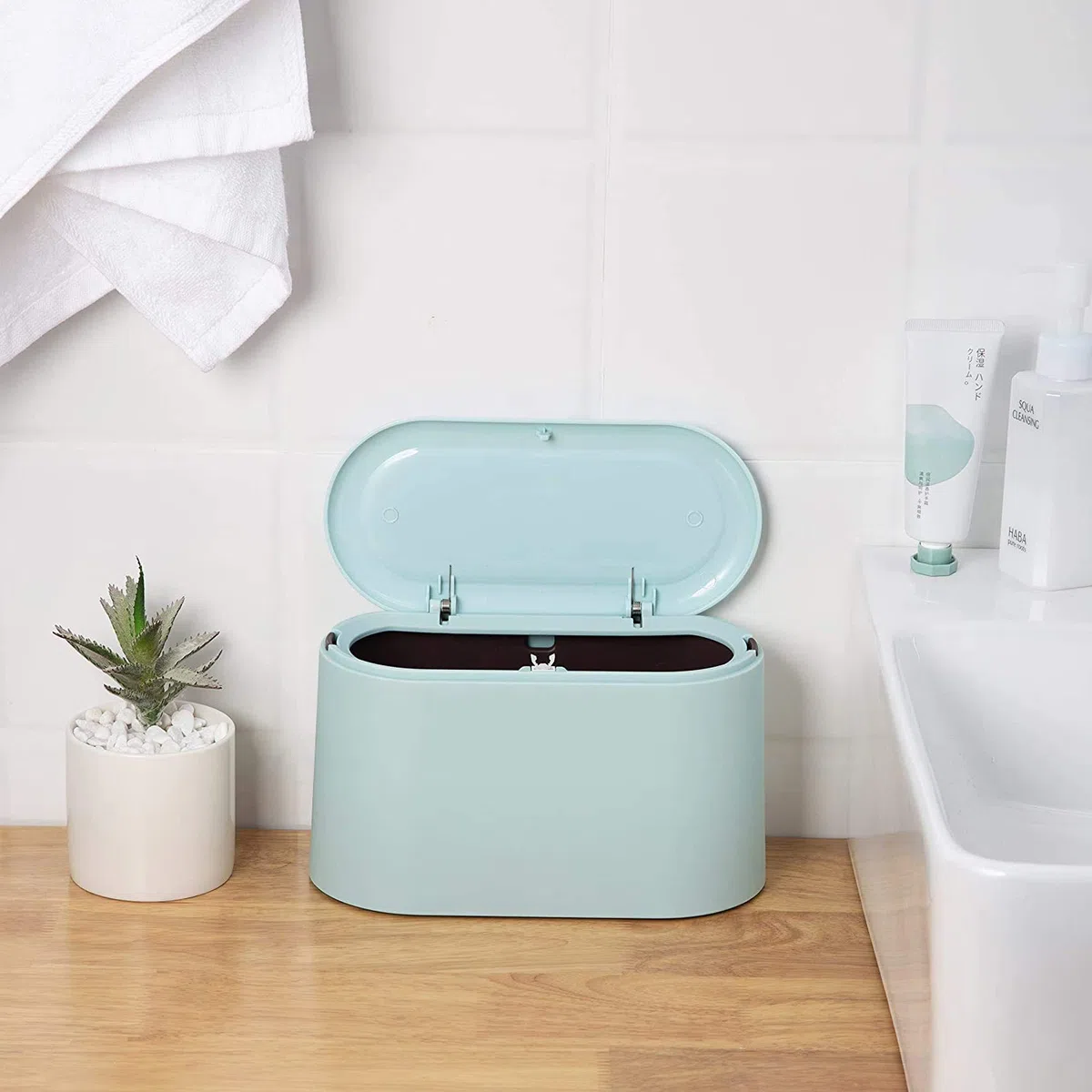 JEEZAO Cubo de Basura de Mesa con Tapa, Papelera de Escritorio Mini Bote de Reciclar, Maquillaje Lápiz Cubo,Reciclaje para Oficina, Baño,Hogar,Almacenamiento de Alimentos para Mascotas (Azul claro)