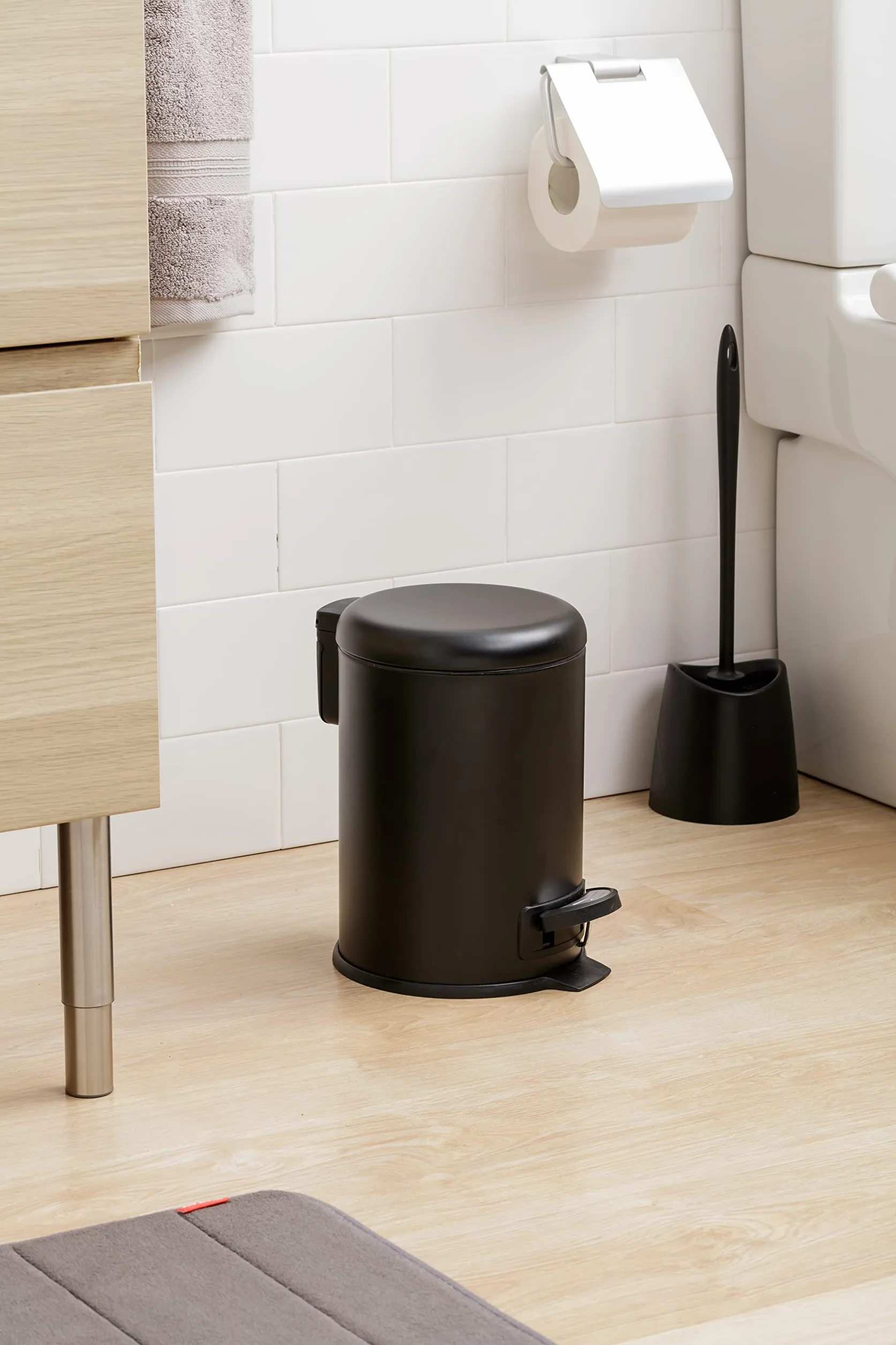 TATAY Papelera Baño Pedal 3L | Apertura Higiénica y Sin Contacto | Cierre Amortiguado y Silencioso | Interior Extraíble para Fácil Limpieza | Diseño Funcional | 19x21,8x22,1 cm – Modelo Nordic - Negro