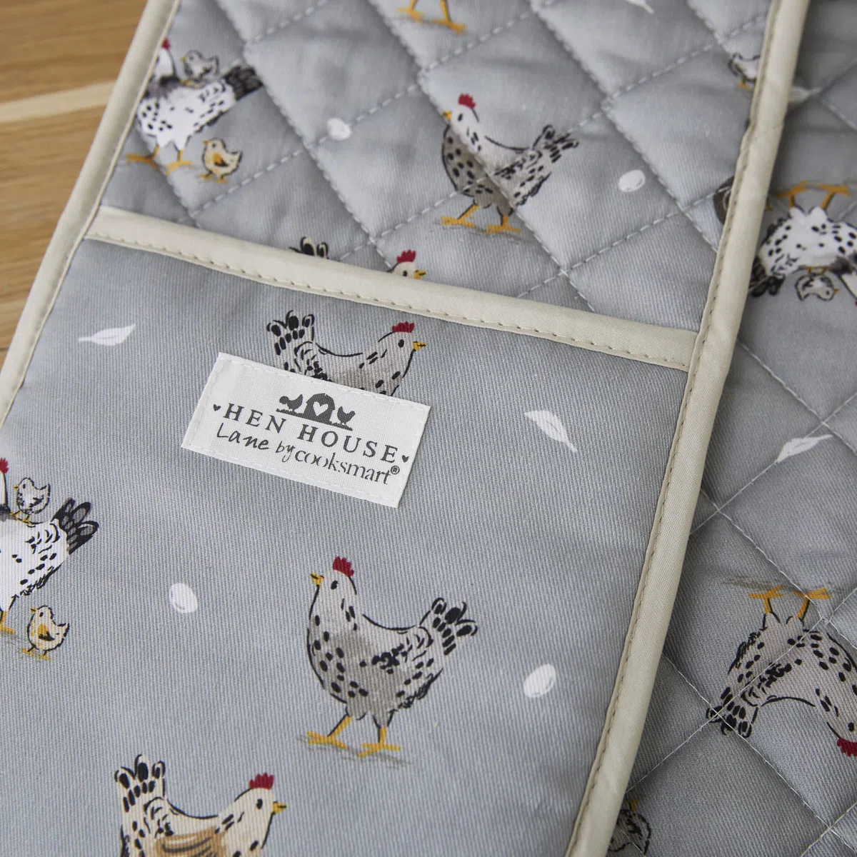 Cooksmart Hen House Lane - Guante Doble para Horno | Guantes de Cocina de diseño británico | 100% algodón con Acolchado Resistente al Calor | Guantes de Cocina Elegantes y Protectores | Lavable a