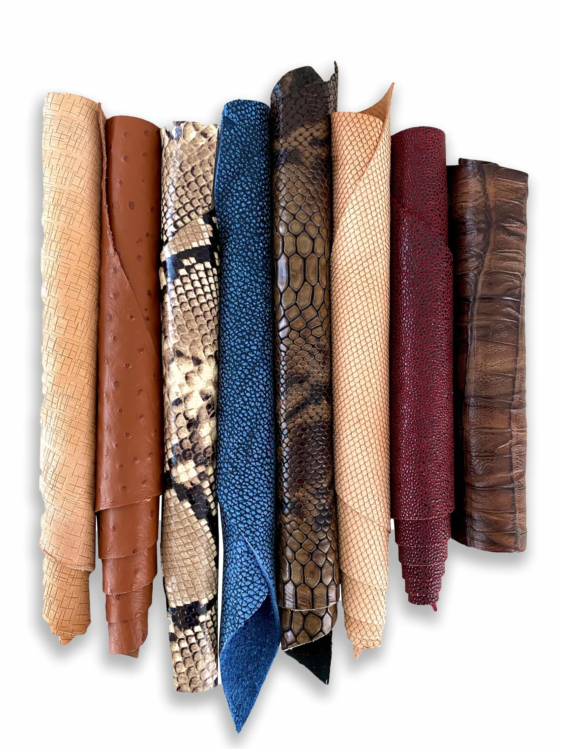 IPEA 1 Kg de Recortes de Cuero – Piel Auténtica con Estampados Mixtos y Detalles en Tamaño Aleatorio – Fabricado en Italia – Retales Cortes de Formas Diferentes con Estampados Decorativos