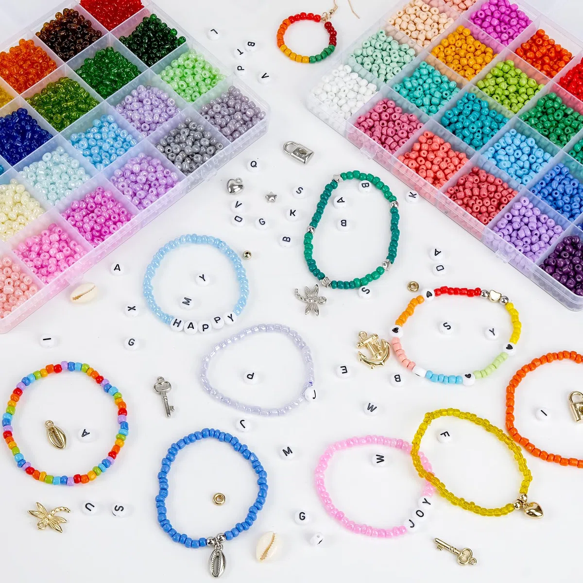 HOLDLEAF 4mm Abalorios para Hacer Pulseras，Cuentas para Pulseras con 300 Piezas Abalorios Letras，Kit Bolitas para Hacer Pulseras Cuentas para Cumpleaños, Festivales, Fiestas