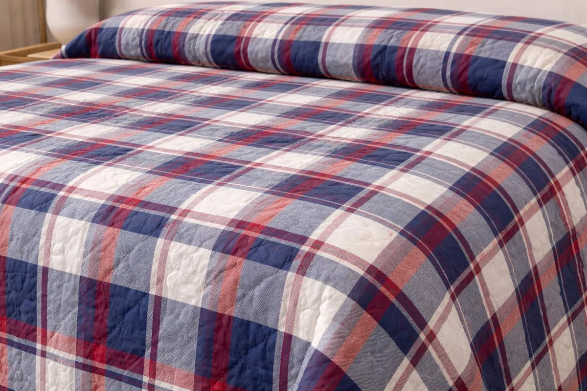 Genérico Colcha Bouti Acolchada Ligera para Cama | Edredón de Verano Suave y Transpirable | Cubrecama Decorativo Disponible en Varios Diseños y Medidas. (Azul, Cama 135, Cuadros Clásicos)