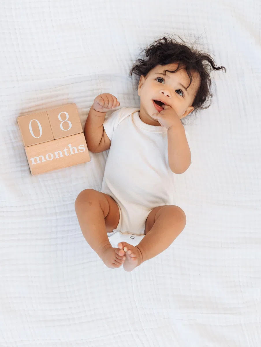 Pearhead Bloques de madera para bebés de edad milenaria, soporte para fotos para recién nacidos, niños y niñeros, calendario de cuenta regresiva para niños, semanas, meses y años, bloques de números