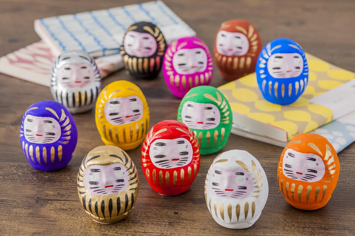 Daruma 6cm, Hecha de Papel maché, Tamaño 0.3 (Plata)