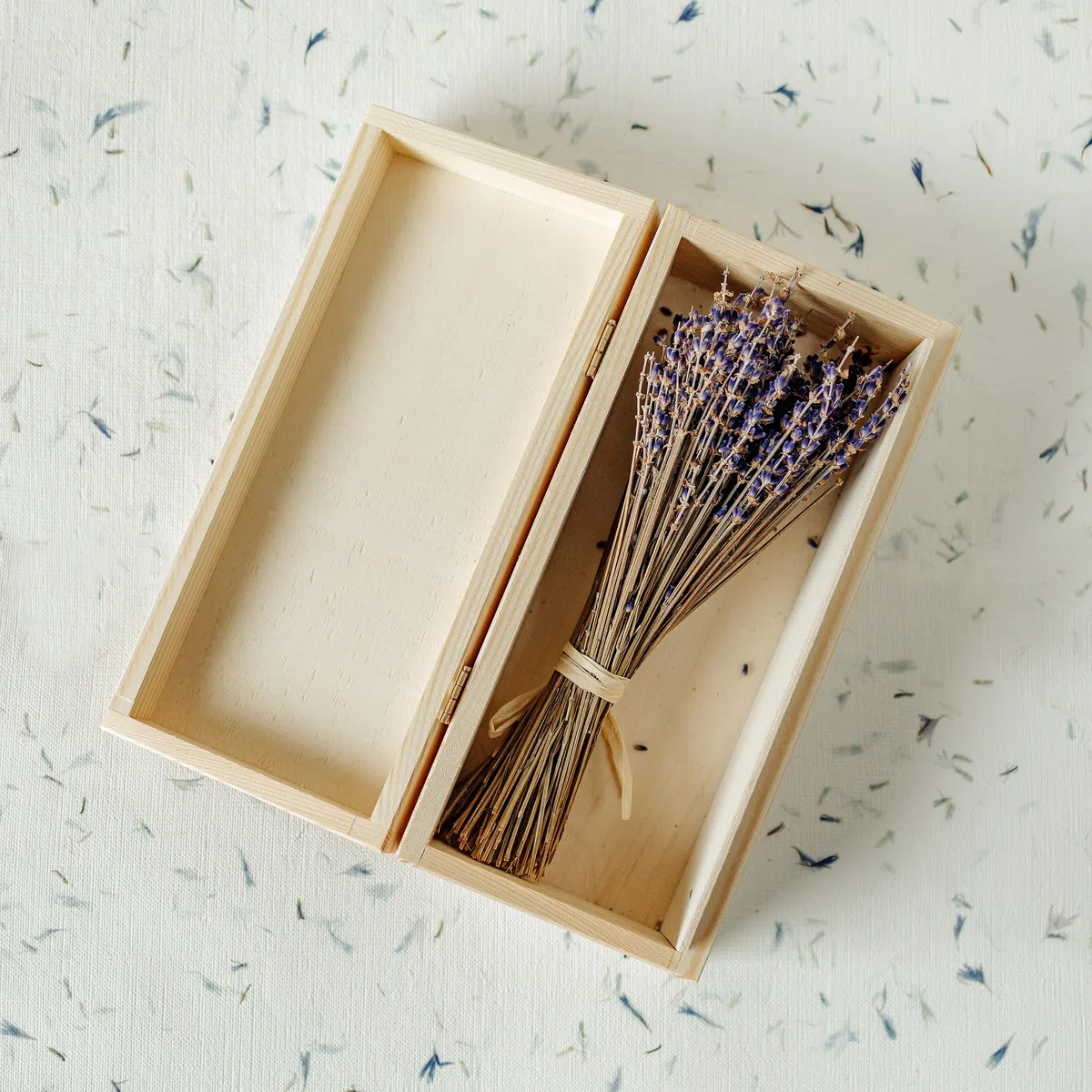 Creative DECO Larga Caja Madera para Decorar | 24 x 11,3 x 7,2 cm | con Tapa y Cerradura | Pascua Decoración Almacenaje Herramientas Decoupage | Perfecta para Objetos de Valor Juguetes