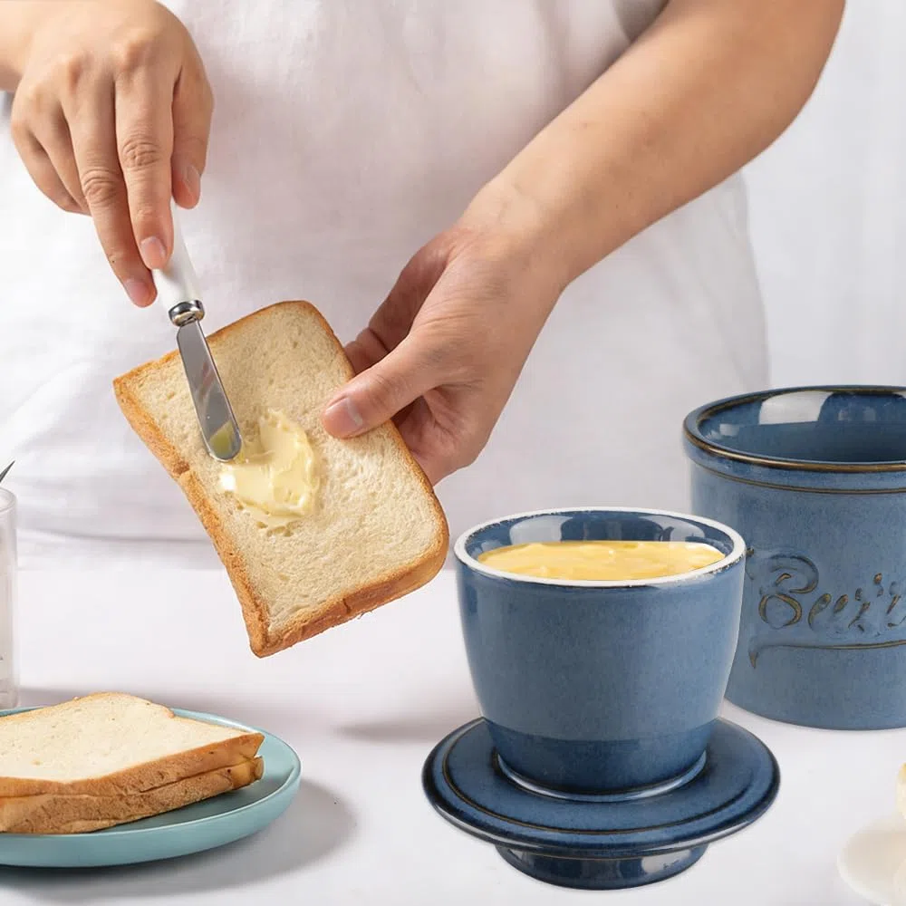 Mantequera francesa de cerámica de 280 g con tapa de cerámica, sistema de refrigeración por agua, línea de agua y cuchillo para mantequilla. Ideal para conservar la mantequilla fresca
