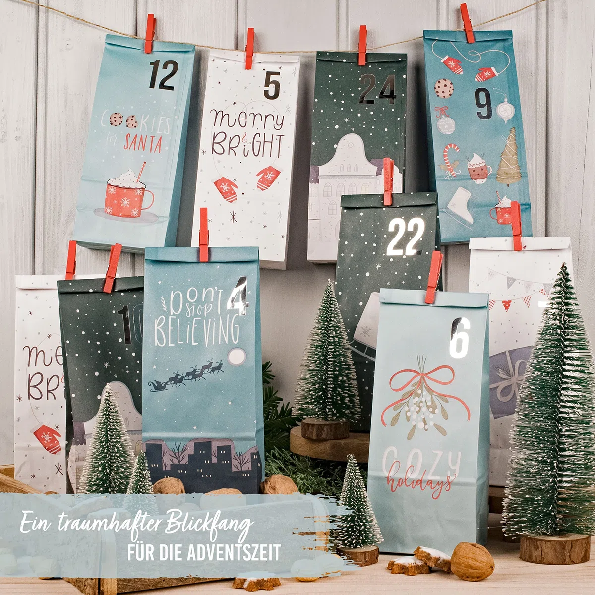 Papierdrachen Calendario de Adviento 2025 para rellenar, 24 bolsas de papel en color azul con pegatinas de números y grapas, diseño navideño, juego de manualidades para Navidad