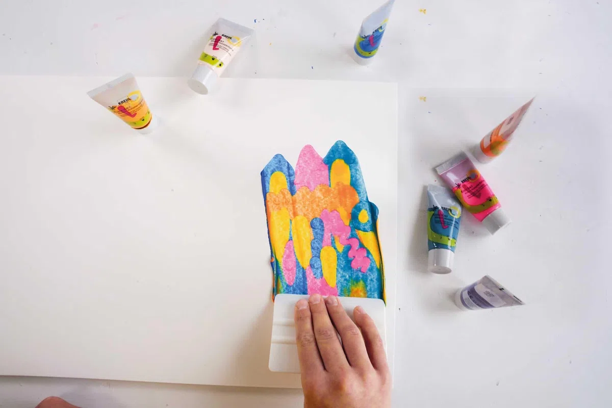 KREUL 43362 - Squeegee Art - Set de pintura con 7 x 20 ml de pinturas artísticas para niños Kids Art + rasqueta, set de manualidades para niños a partir de 6 años