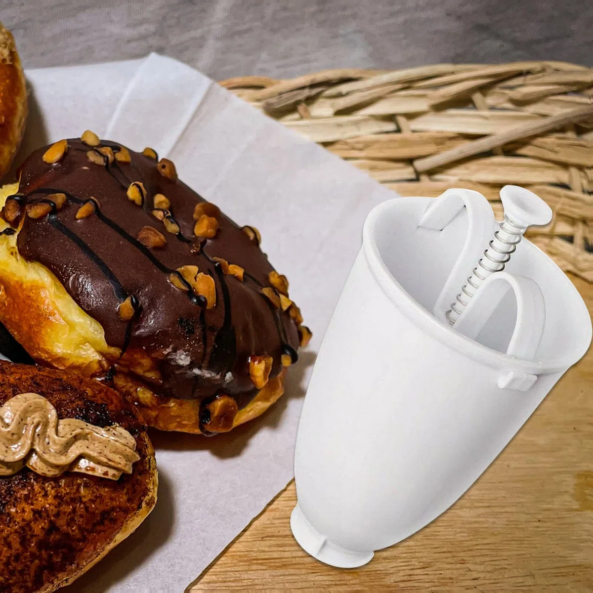 Squeeze Donut Maker Model - Molde de donutt Machine | Donut Maker | Food Grade Abs Pancake and Masa | Depositor Hizo un dispensador de gofres para hacer pasteles de cocina