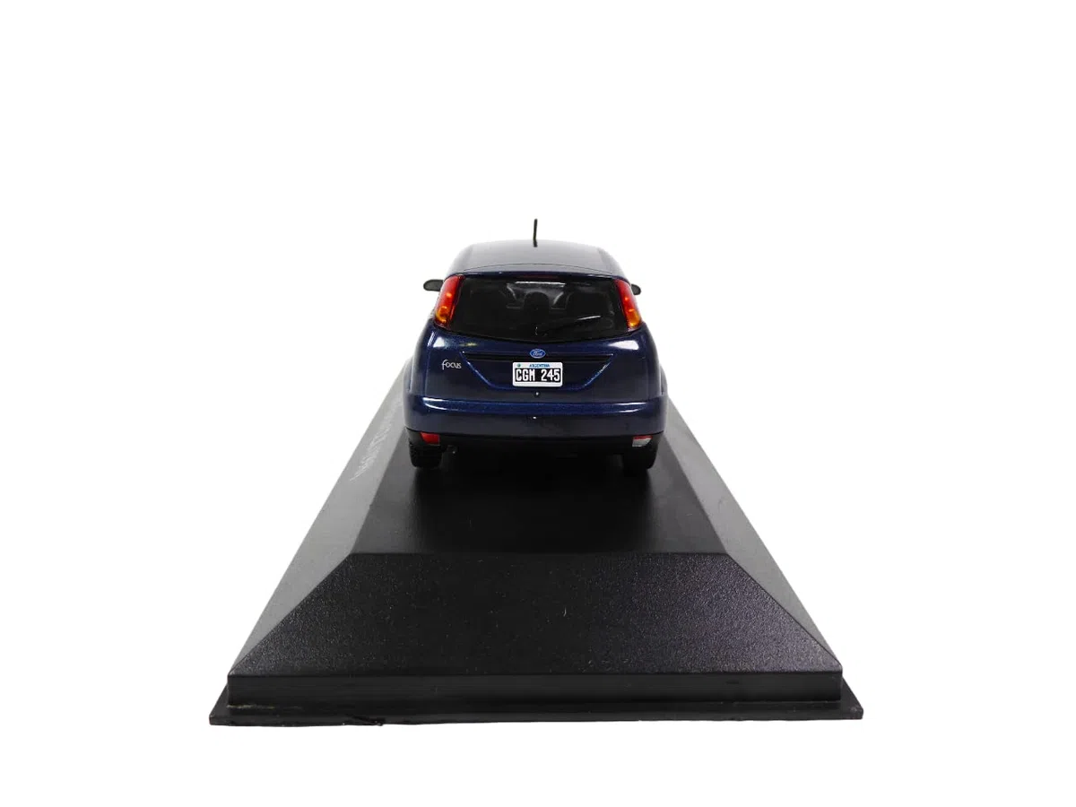 OPO 10 - Coche Ford Focus CLX 1998 - Salvat 1/43 - AR57