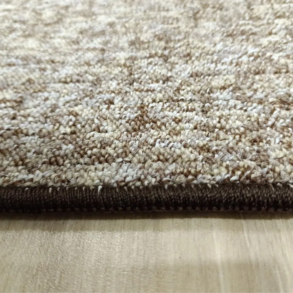Alfombra Azor Estilo Moderno, Textura Lisa cálida y Acabado Decorativo para ambientes acogedores – 40x60 cm – Marrón