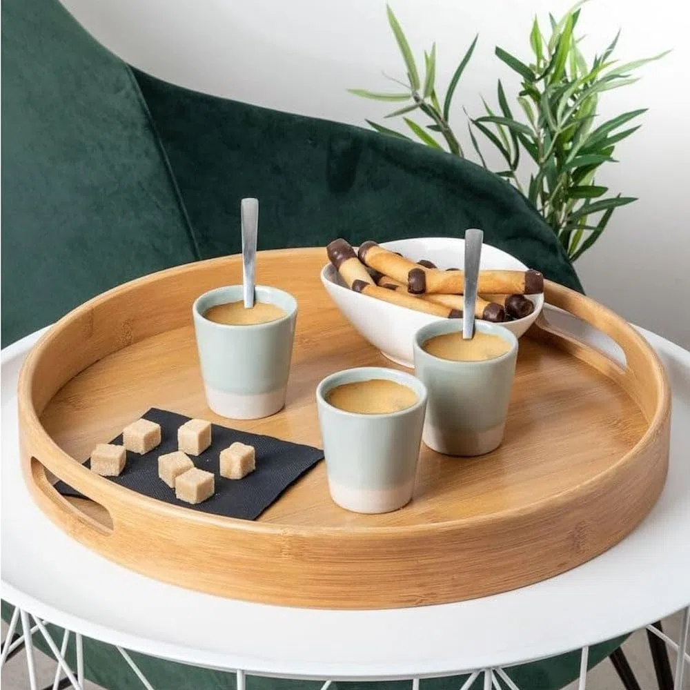 LOLAhome - Bandeja redonda con asas de bambú natural de 40 cm. Práctica y multifuncional para servir desayunos o decorar la mesa del comedor con un estilo natural y cálido