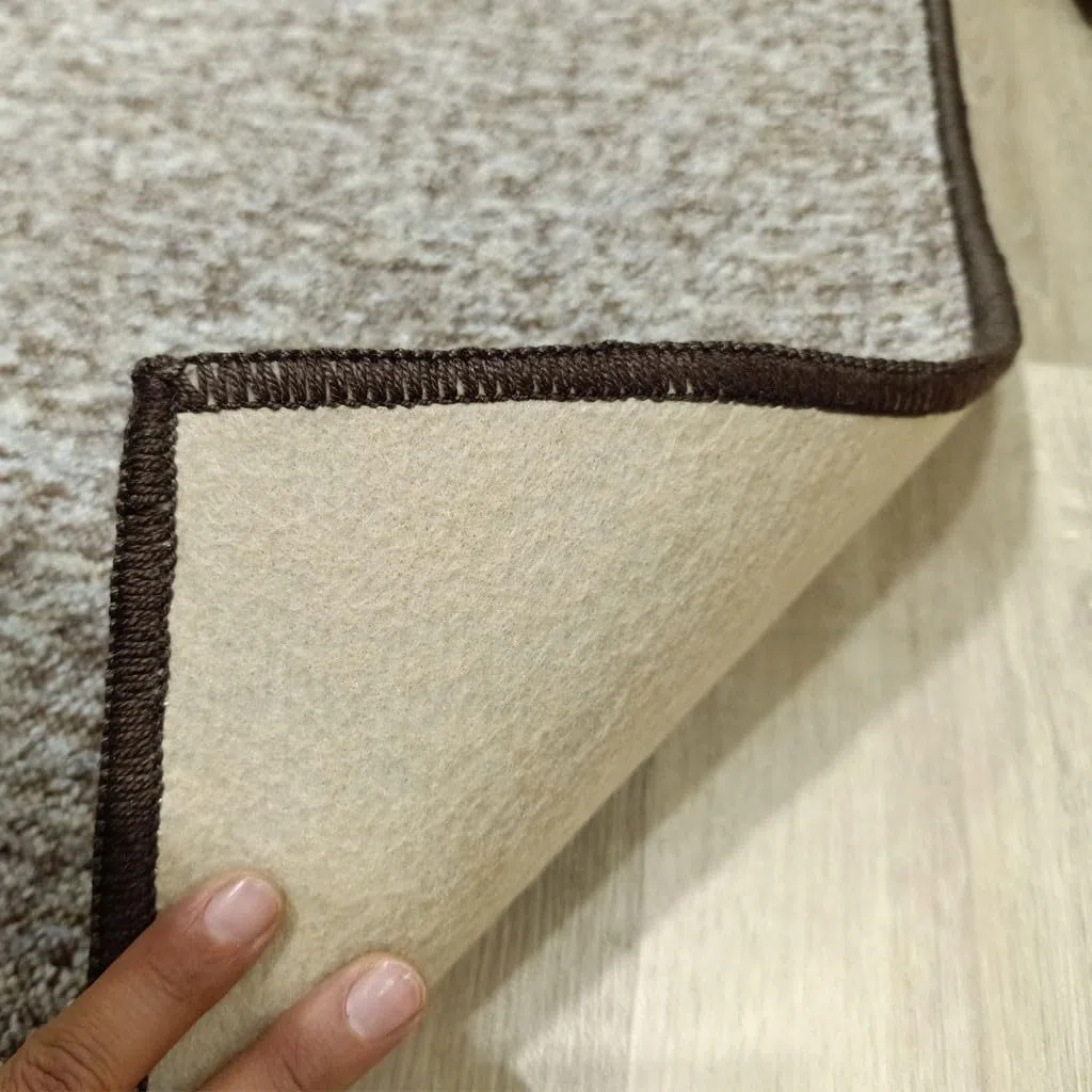 Alfombra Azor Estilo Moderno, Textura Lisa cálida y Acabado Decorativo para ambientes acogedores – 40x60 cm – Marrón