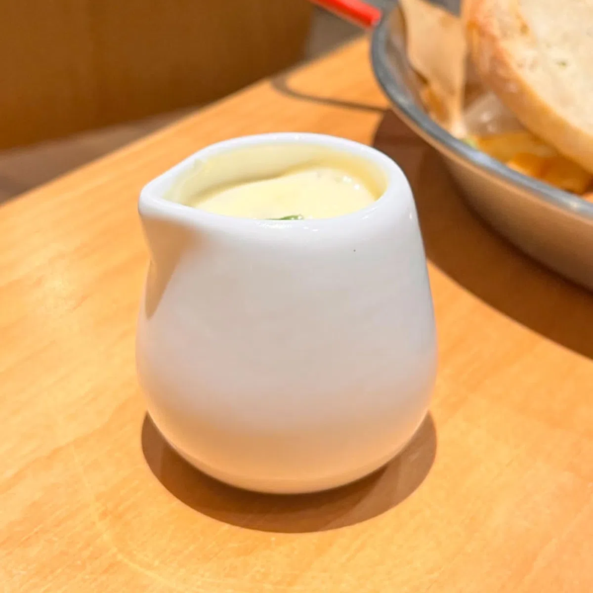 CONNECTION Mini Jarra de Leche 6 Piezas Mini Jarras de Crema Sin Asa 50 ml Mini Jarra de Leche Porcelana Jarra para Cremar Leche Pequeñas para Leche,Café,Salsa,Cremar,Cafeterías,Hoteles (Blanco)