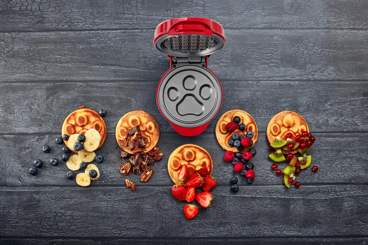 Bestron Paw Patrol Gofrera, mini gofrera con diseño único de la Paw Patrol, para fiestas de cumpleaños infantiles, Pascua y Navidad, tamaño de los gofres: Ø 10cm, producto con licencia oficial, Rojo