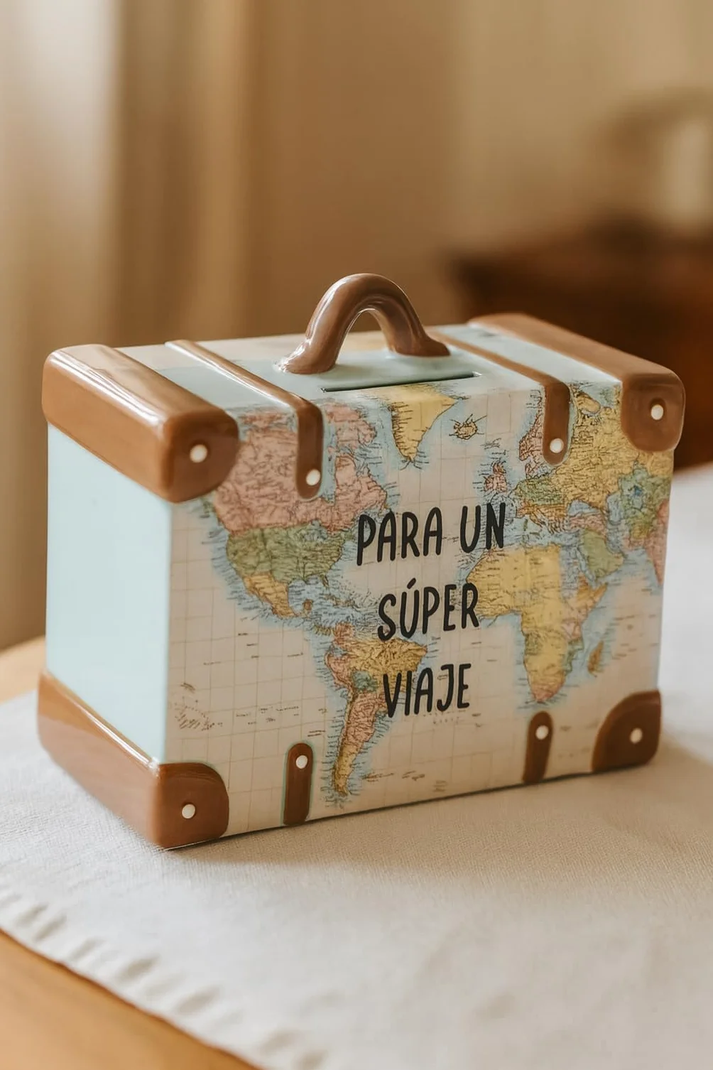 Hucha Decorativa Maleta Ceramica - para un Super Viaje, 14,7 x 13 x 7,1 cm. Hucha con Tapa.