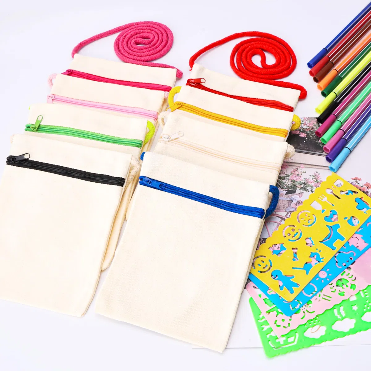 Qzakce Bolsas de Tela en Blanco Bolsa de Pintura con Cremallera 8 Piezas Bolsa para Pintar con 12 Lápices Colores y 4 Plantillas Dibujo para Graffiti Fiestas de Cumpleaños Infantiles Escolares