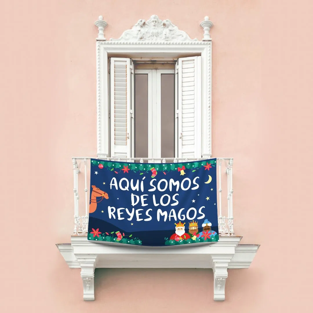 Balconeras de Navidad "AquÍ somos de los Reyes Magos". Decoración navideña. Colgaduras divertidas de Navidad. Reposteros navideños para decorar balcones. Medidas 100 x 70 cm.