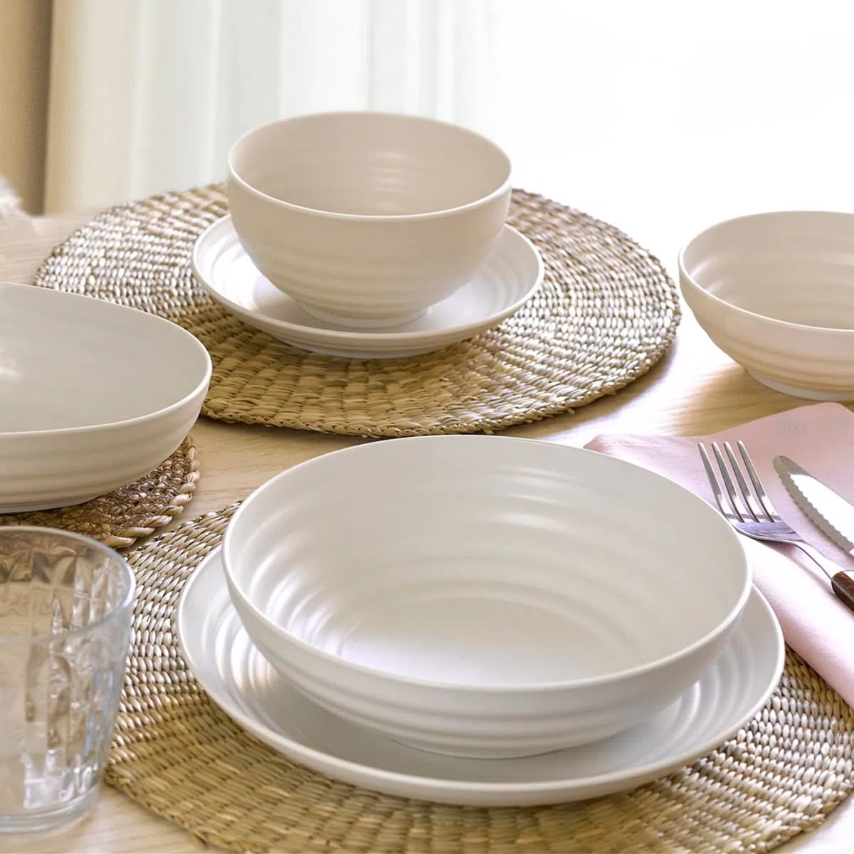Juego de 12 Platos de Plástico Duro Classic Reutilizables e Irrompibles para Fiestas y Eventos (VRM, Semi-hondos 19 cm)