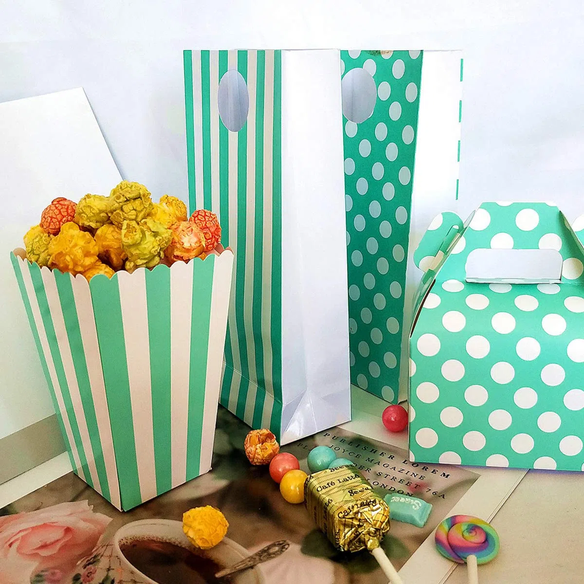 Bekith Paquete de 120 cajas de palomitas de maíz para fiesta de cine, cajas de palomitas de maíz a rayas coloridas, recipientes pequeños de papel ideales para cine en casa, fiesta de carnaval