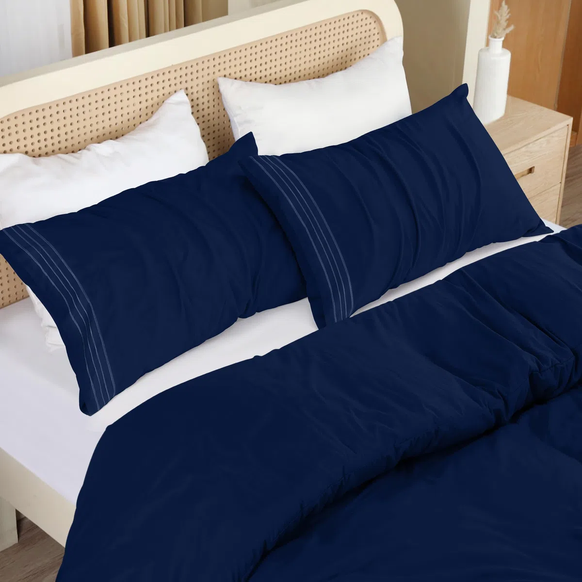 Utopia Bedding Funda Nordica Cama 105 - Microfibra Juego de Funda de Edredon 200x200 cm y 2 Bordado Fundas de Almohada 50x75 cm (Azul Marino)