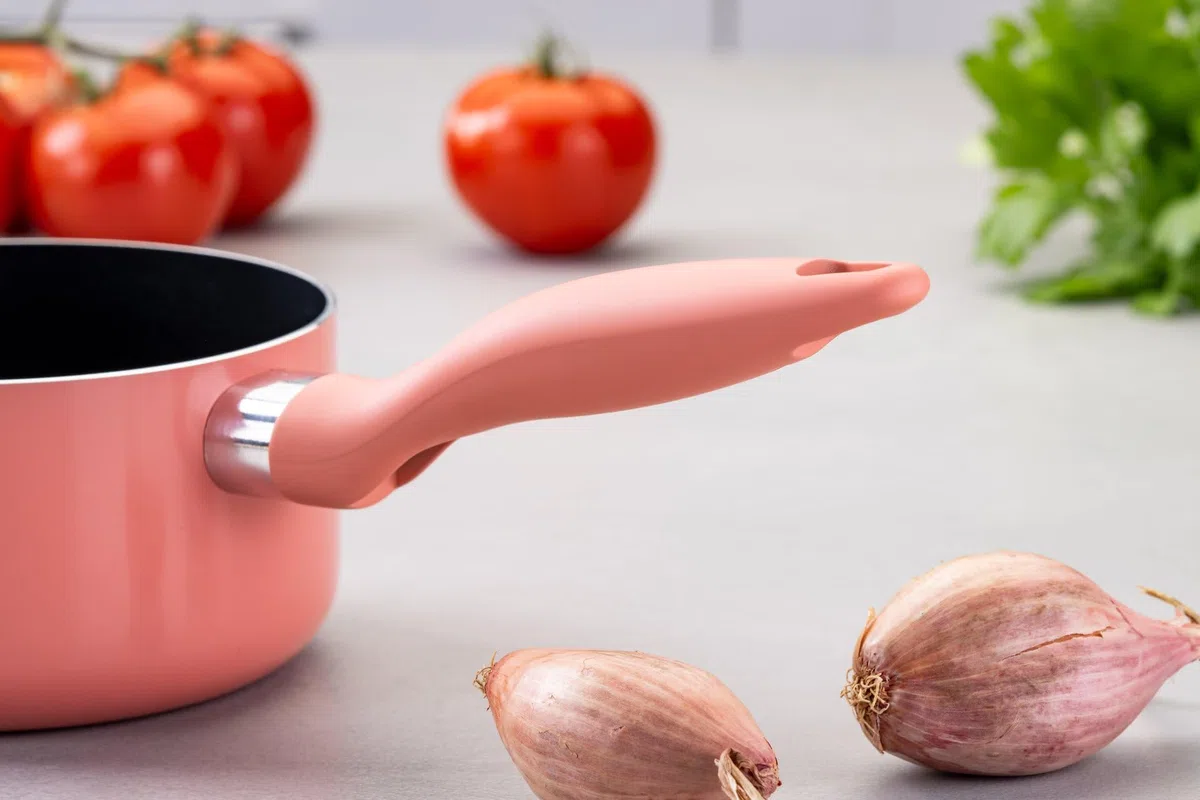 Fackelmann Mini cacerola de 14 cm de diámetro de aluminio prensado reciclado, revestimiento cerámico, rosa suave, apta para cocinas de gas, eléctricas y vitrocerámicas