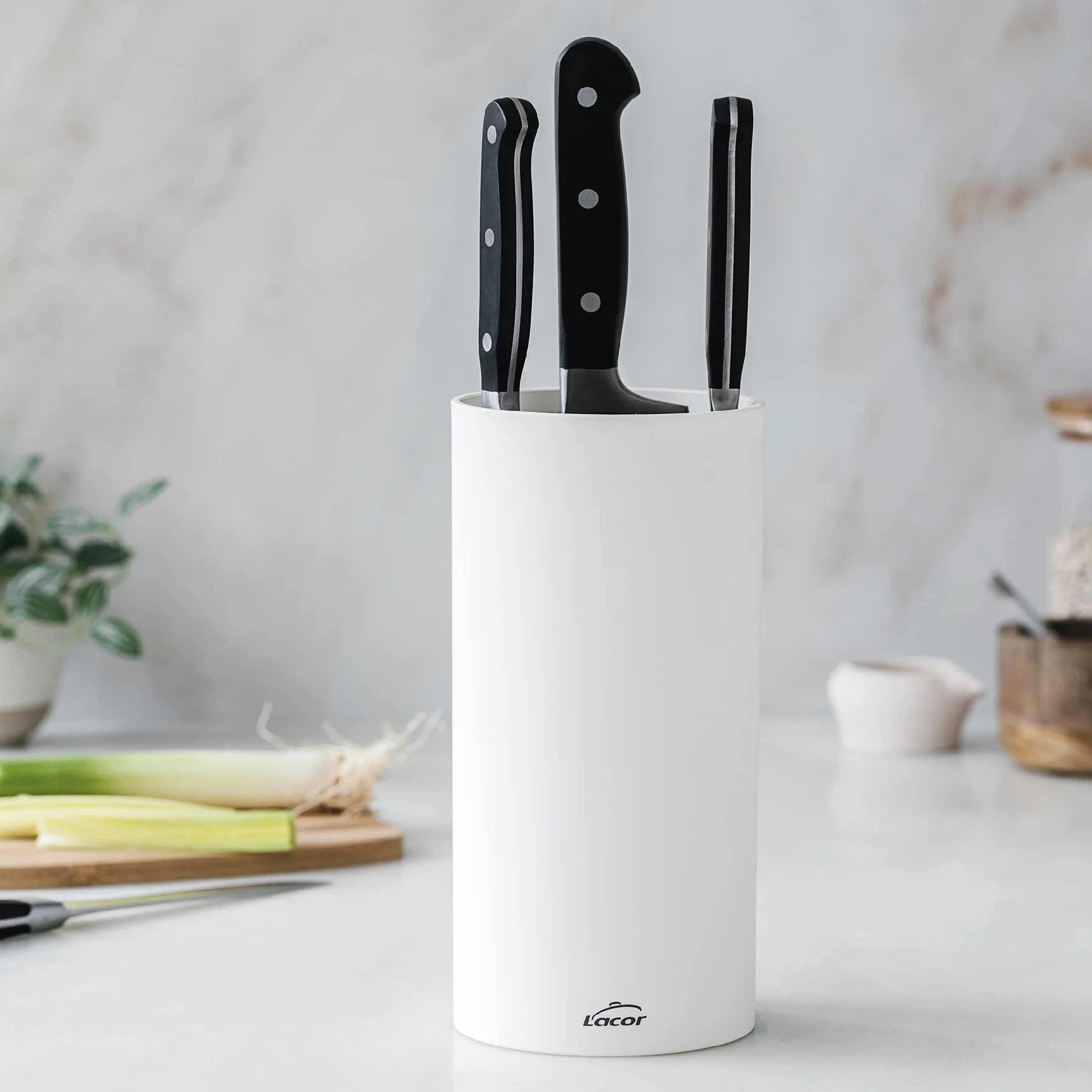 Lacor - 39037 - Taco de Cuchillos White, Bloque Universal para Cuchillos, Multidireccional, Color Blanco mate, Ø11cm, Altura 22cm, Apto para Lavavajillas.