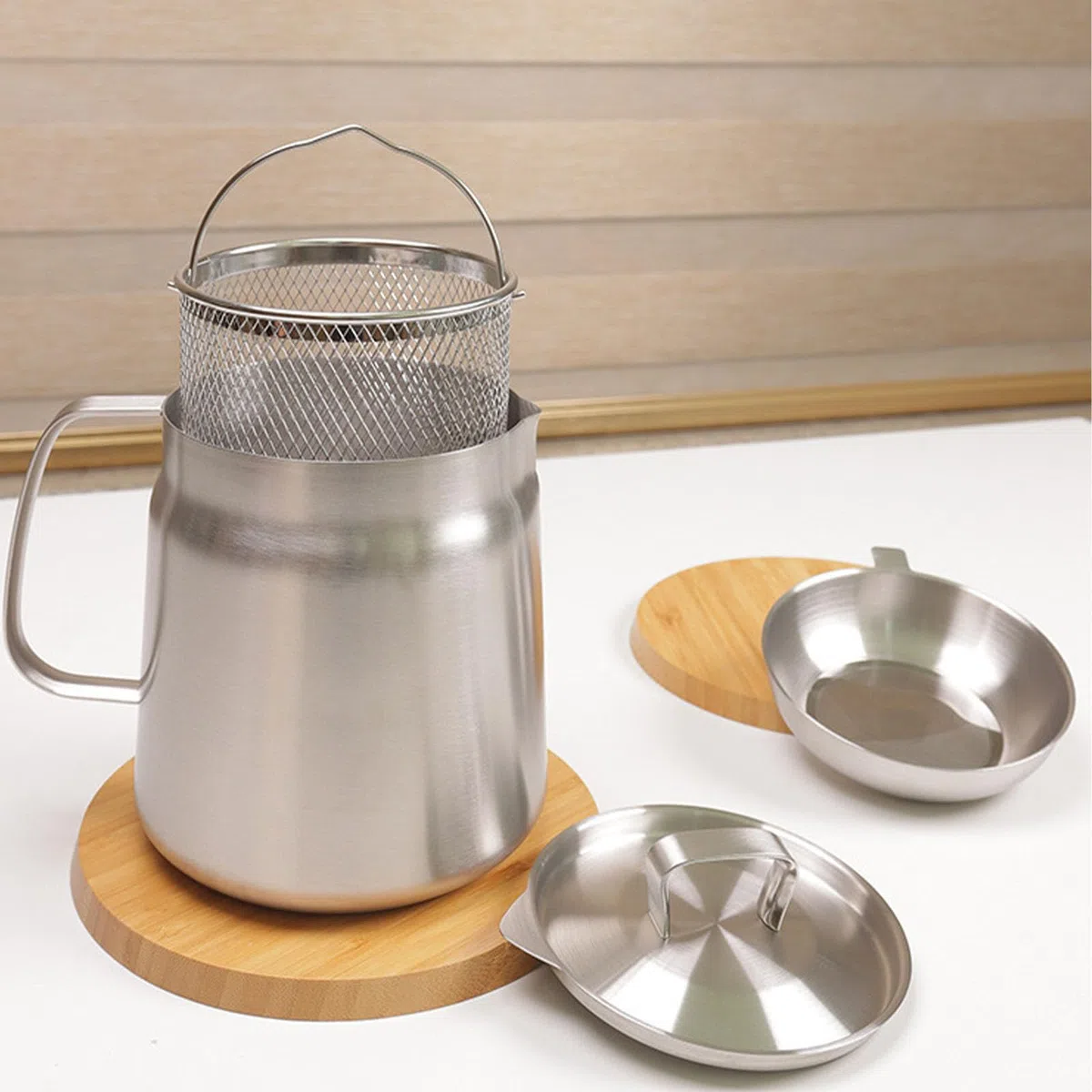 Stainless Steel Oil Filter Pot with Strainer for Kitchen, 304 Stainless Steel, Large Capacity, Versatile Oil Fryer and Filter Cup Combo Vessel (1.5L)