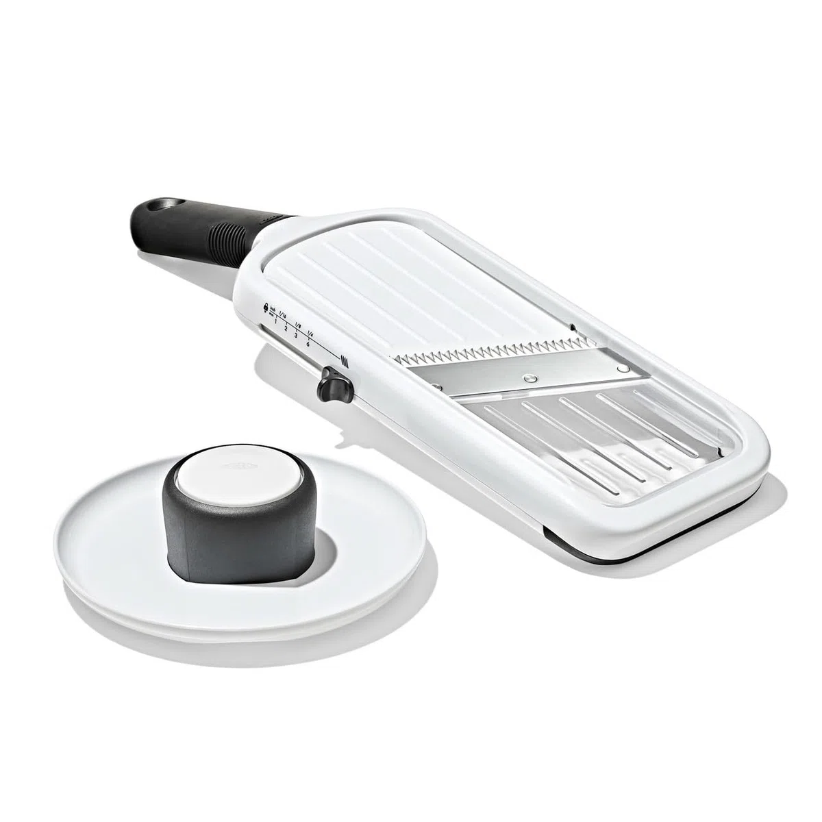 Mandolina manual OXO Good Grips con cuchilla ajustable 5 posiciones para rodajas y juliana, mango antideslizante, apta lavavajillas y fácil de guardar