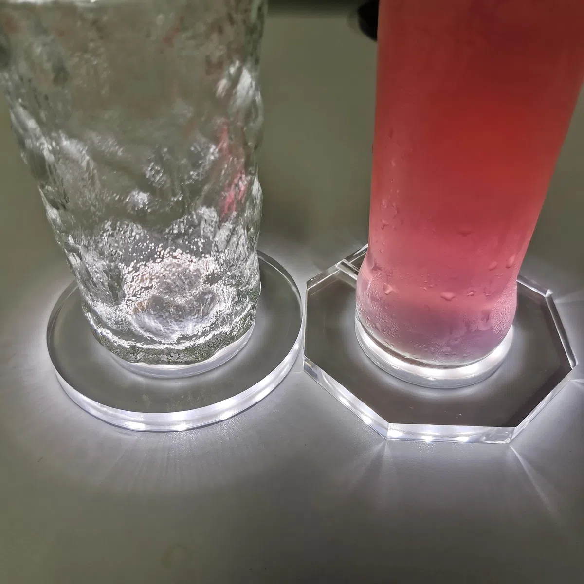 Posavasos LED Recargables con luz para Bebidas, 3 Modos de iluminación, portavasos para Cerveza, cócteles y Vino, Fiestas, Bodas, Bares y Discotecas. (Blanco, Circular)
