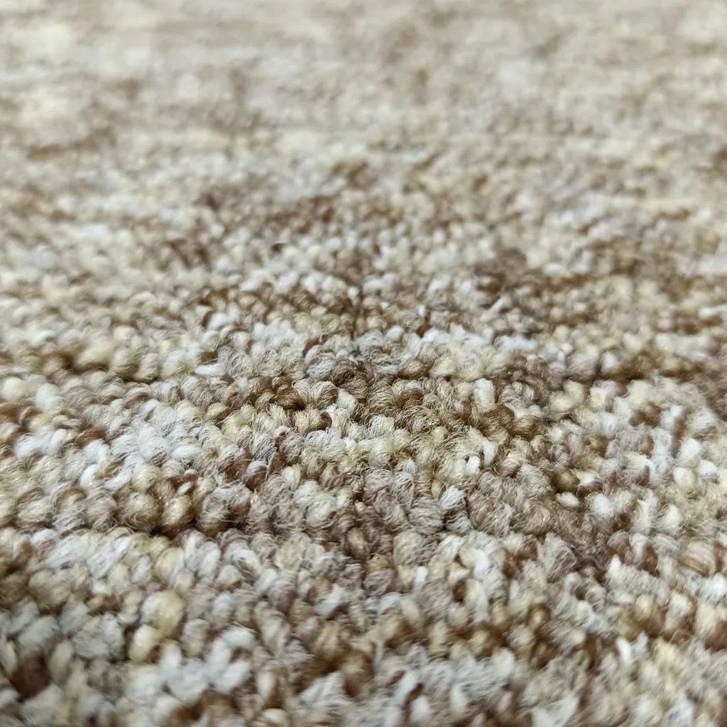Alfombra Azor Estilo Moderno, Textura Lisa cálida y Acabado Decorativo para ambientes acogedores – 40x60 cm – Marrón