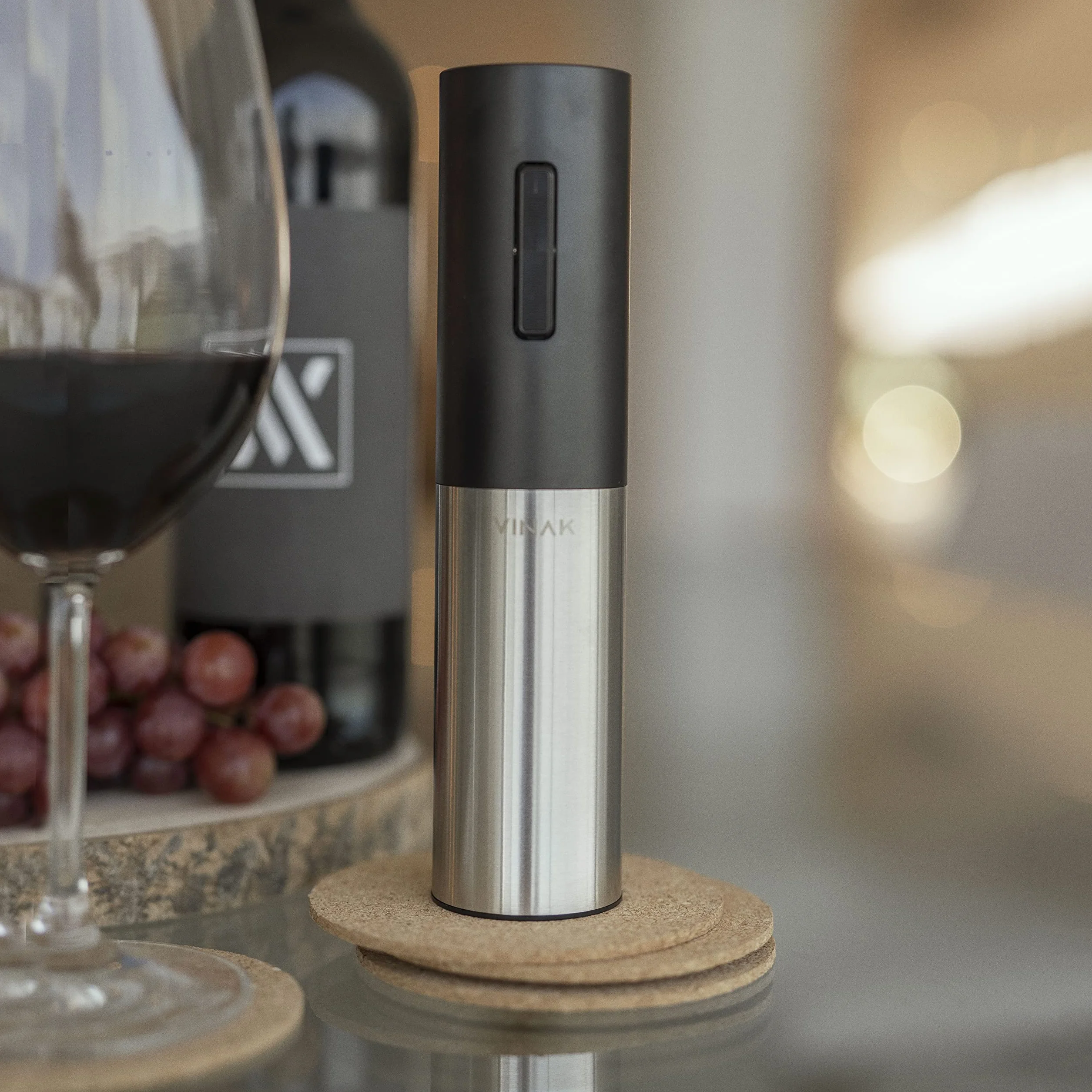 VINAK - Sacacorchos eléctrico recargable en acero inoxidable | Incluye batería recargable integrada + cable USB - C + cortacápsulas y espiral teflonada | Diseño moderno | Abrebotellas sin esfuerzo