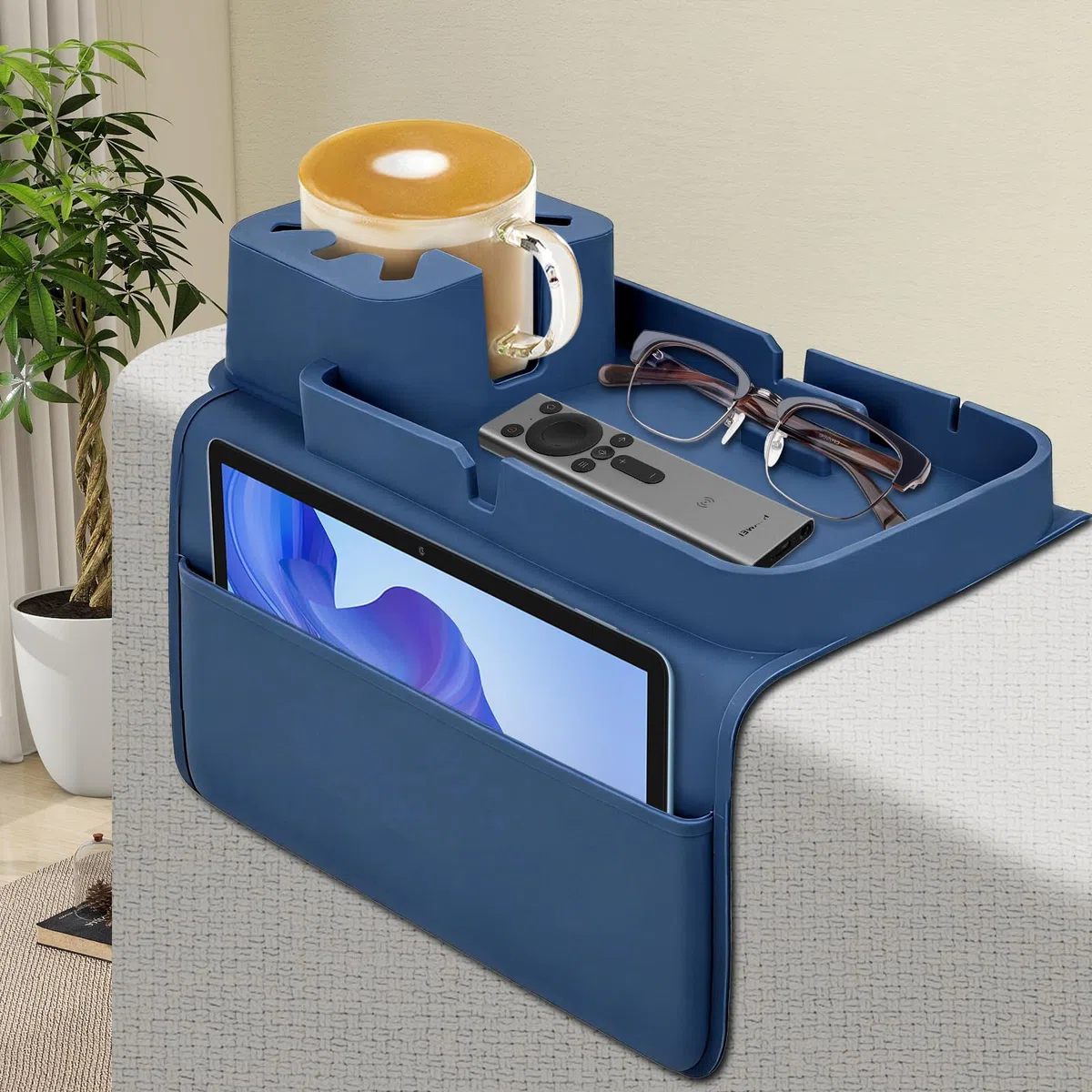 Reposabrazos Sofa Silicona Antideslizante, Bandeja Sofa con Soporte Móvil y Tablet, Organizador de Mando, Bandeja Reposabrazos Sofa de Brazo con Portavasos, Impermeable para Bebidas (Blue)