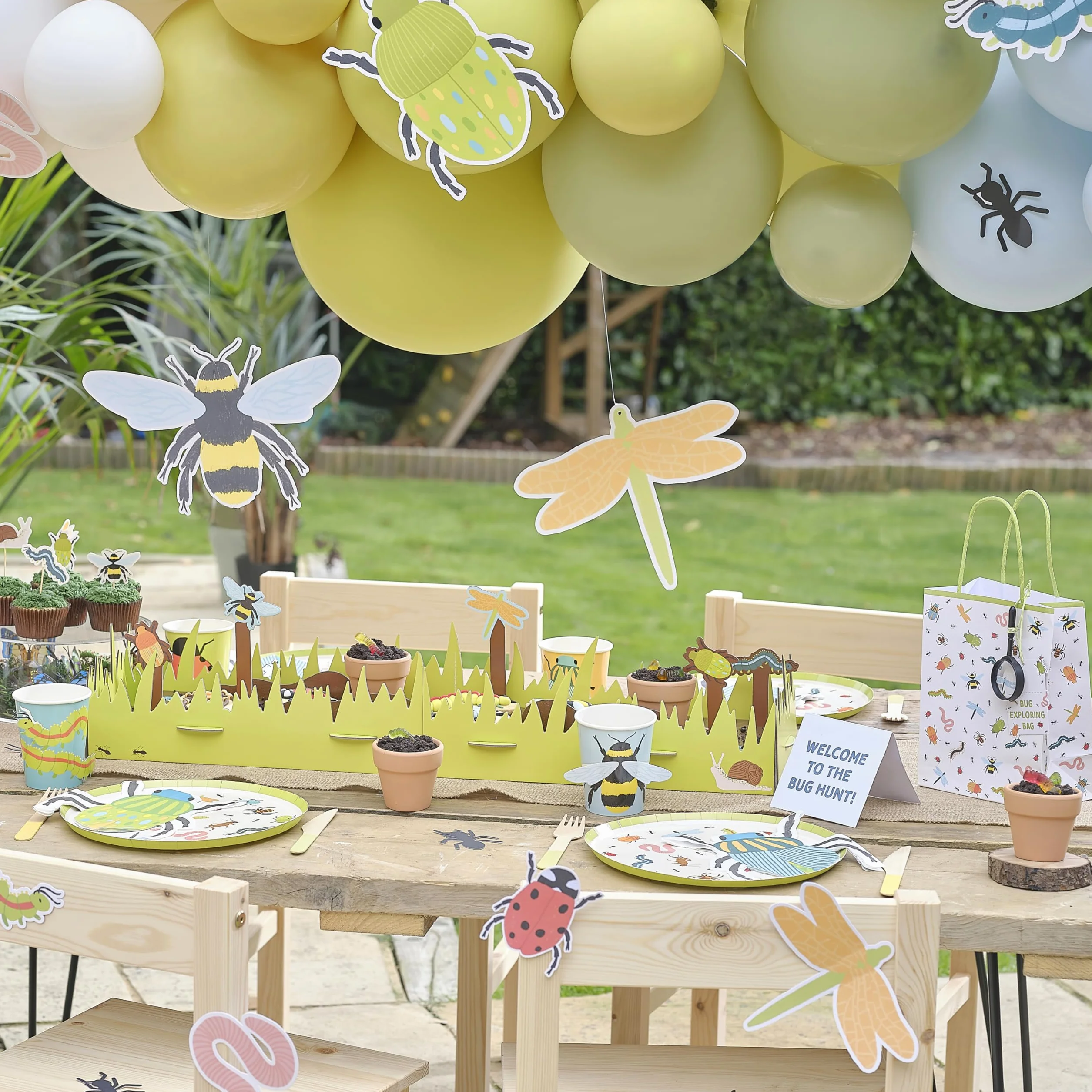 Ginger Ray Creepy Crawly Bugs - Vasos de papel para fiestas con 3D Pop Out Bugs vajilla de cumpleaños para niños, paquete de 8