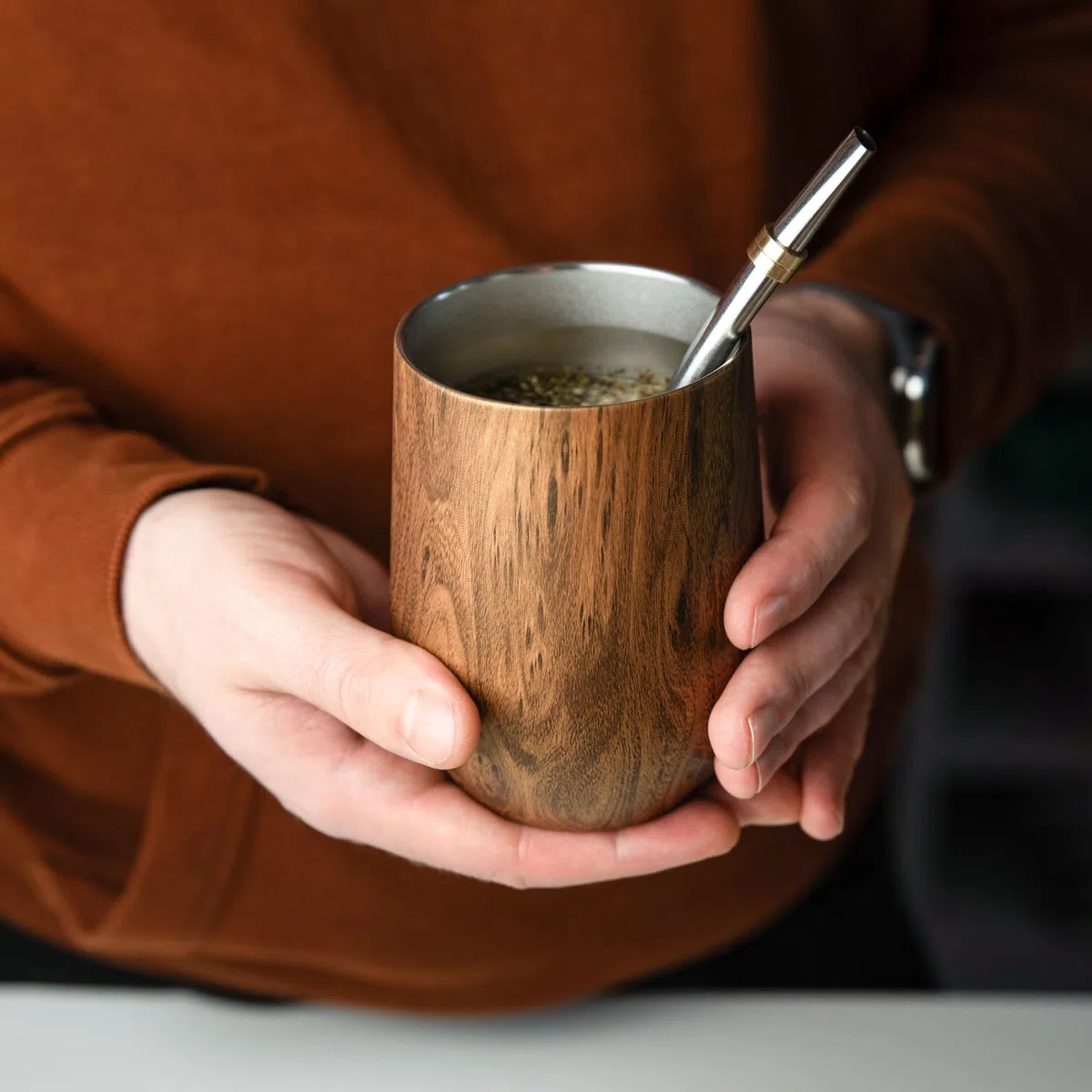 Aquafloow Set de Mate Argentino para Yerba Mate 350 ml + 2 Pajitas de Acero Maté Bombilla, Taza de Doble Pared Maté Yerba | Tapa Libre de BPA, Juego de Té de Acero Inoxidable para Yerba – Marrón