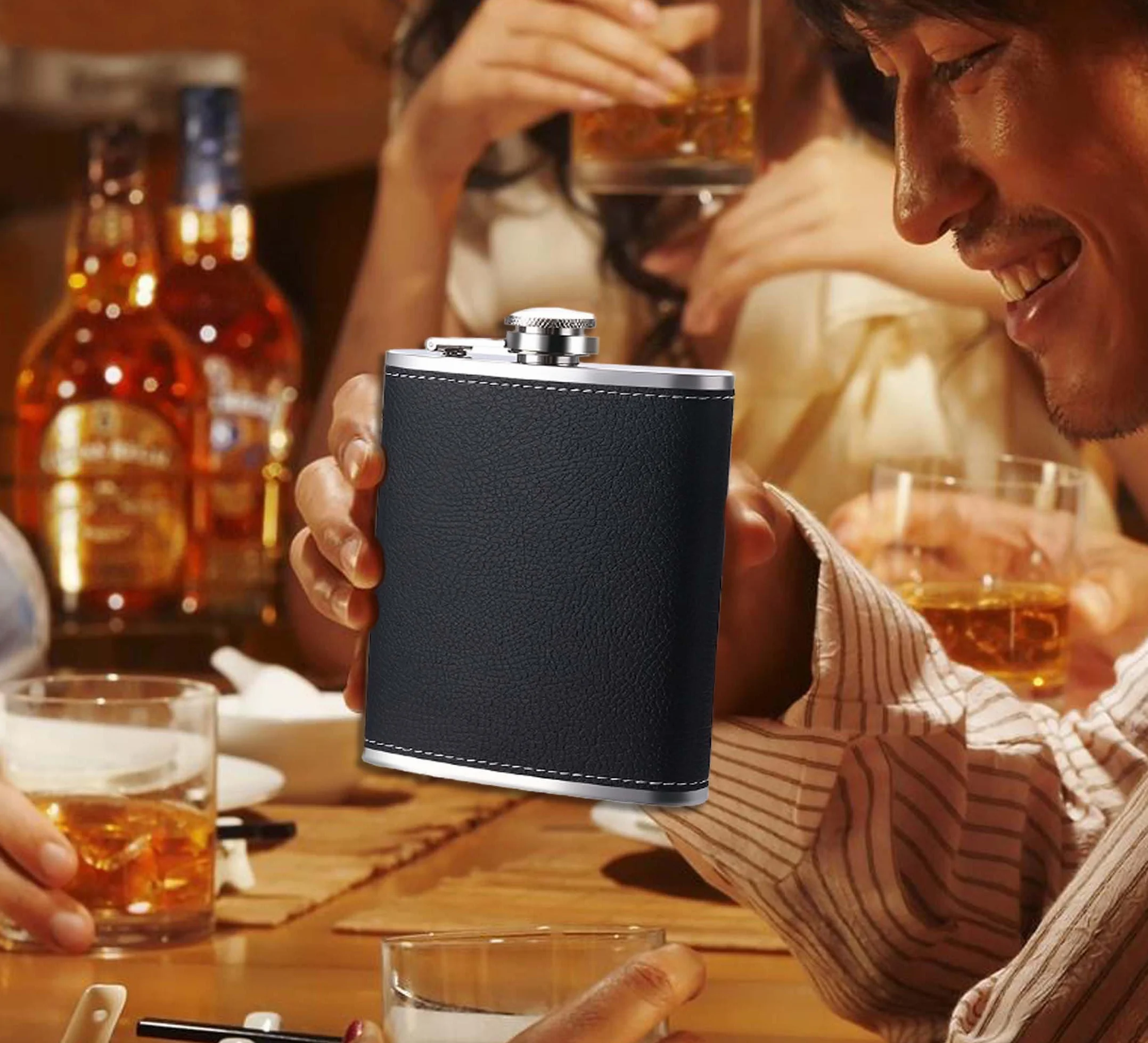 RUIXUE Petacas de alcohol de bolsillo para licores y whisky, 7oz / 200ml, Petaca de acero inoxidable negra,Petaca de licor,con 2 tazas y 1 embudo,Petacas de whisky para excursiones,viajes.