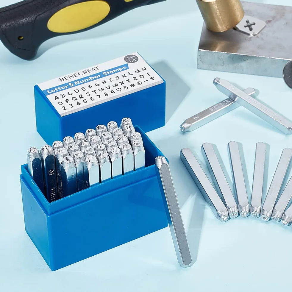 BENECREAT 42PCS 1/8 "3 mm Sello de Metal con Letras y números,Mate Efecto Acero al Carbono, A-Z y 0-9, Sellos en mayúsculas Herramienta punzonada para Marcas en Cuero y Metal