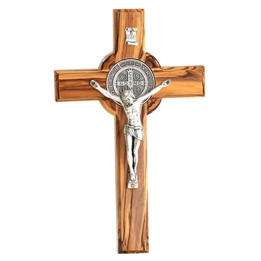 Kassis Geschenkartikel Cruz de San Benito de madera de olivo para colgar – Cruz de pared hecha a mano de Belén – San Benito, 12 x 8 cm (sin grabado)