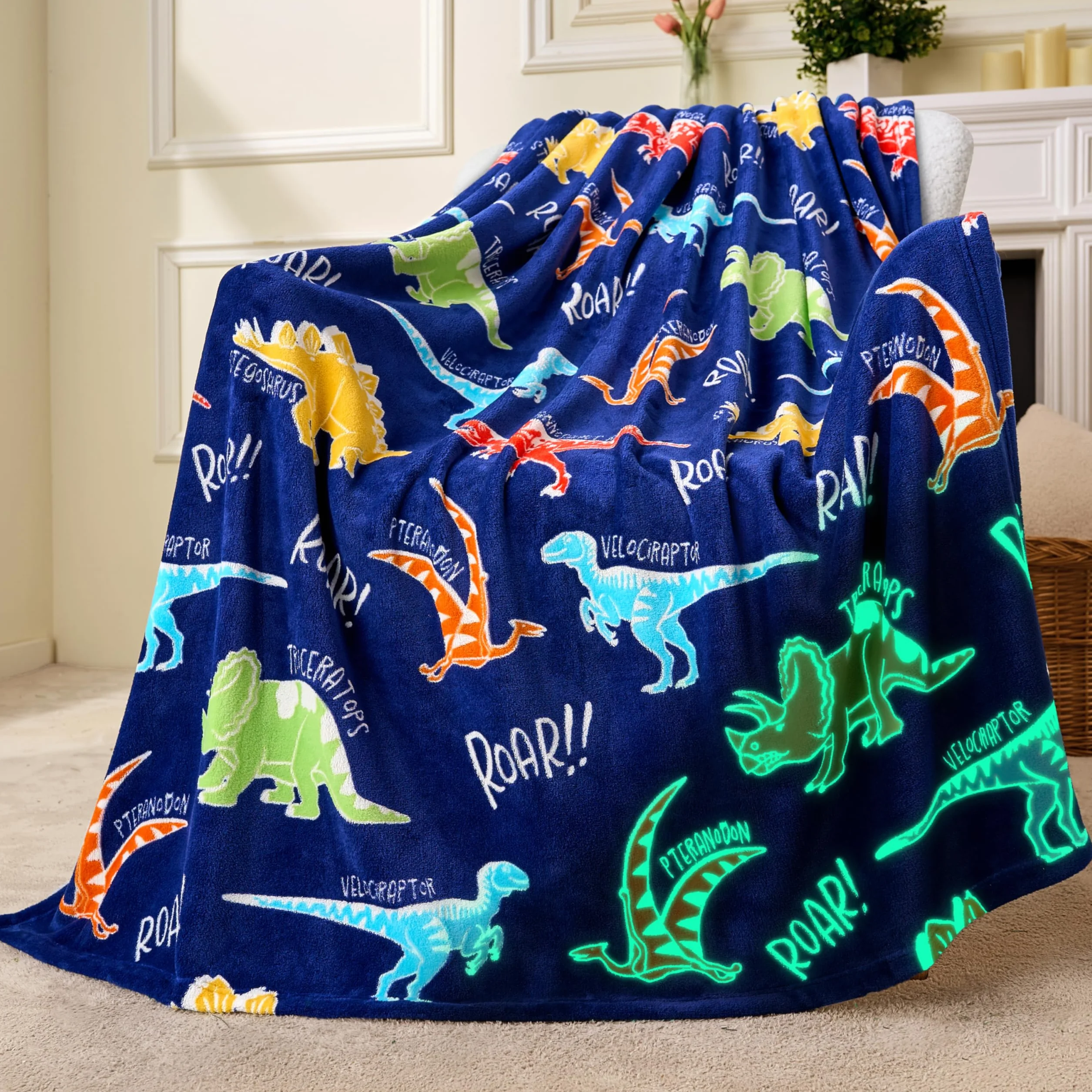 Joiedomi Manta Dinosaurio Que Brilla en la Oscuridad – Regalo para niños y niñas de 2 a 12 años – Manta Suave y acogedora de Franela, decoración para habitación – 127 x 152 cm