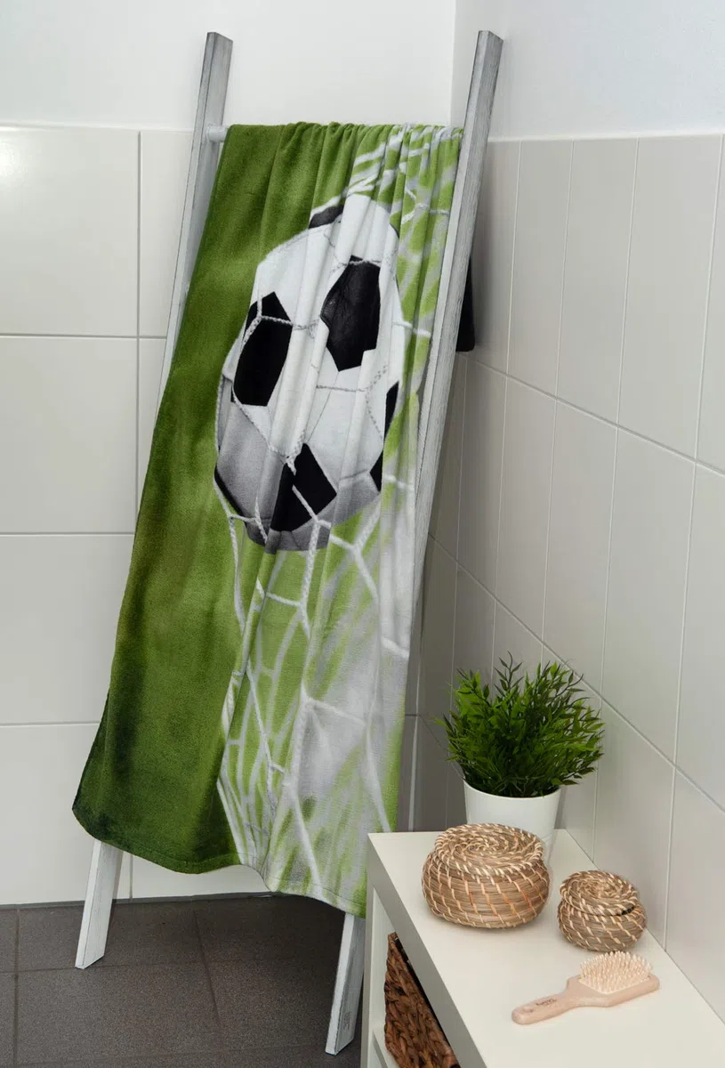 Herding Young Collection Toalla de baño con diseño de balón de fútbol de 75 x 150 cm, algodón, Multicolor