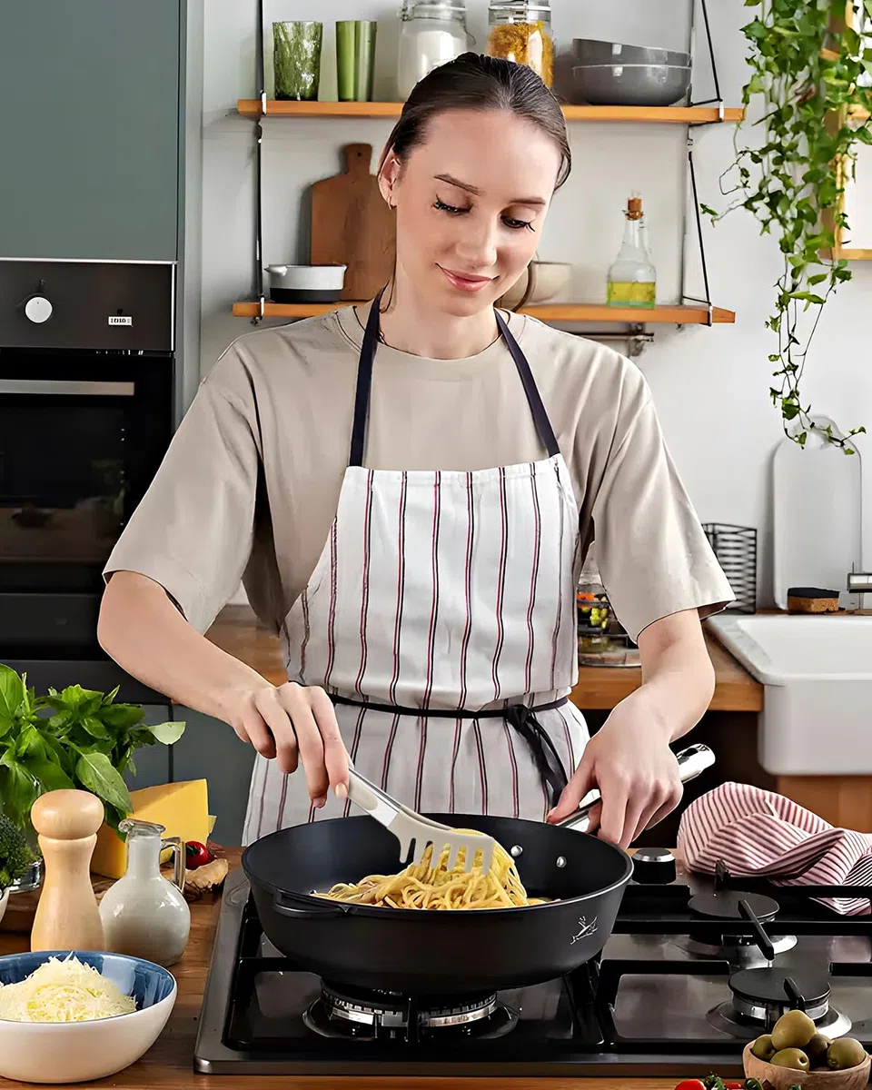 Cuchara de espagueti y pinza para pasta, cuchara de silicona antiadherente con dientes y mango de acero inoxidable, pinza de espagueti, clip de comida para fideos de espaguetis (KHAKI)