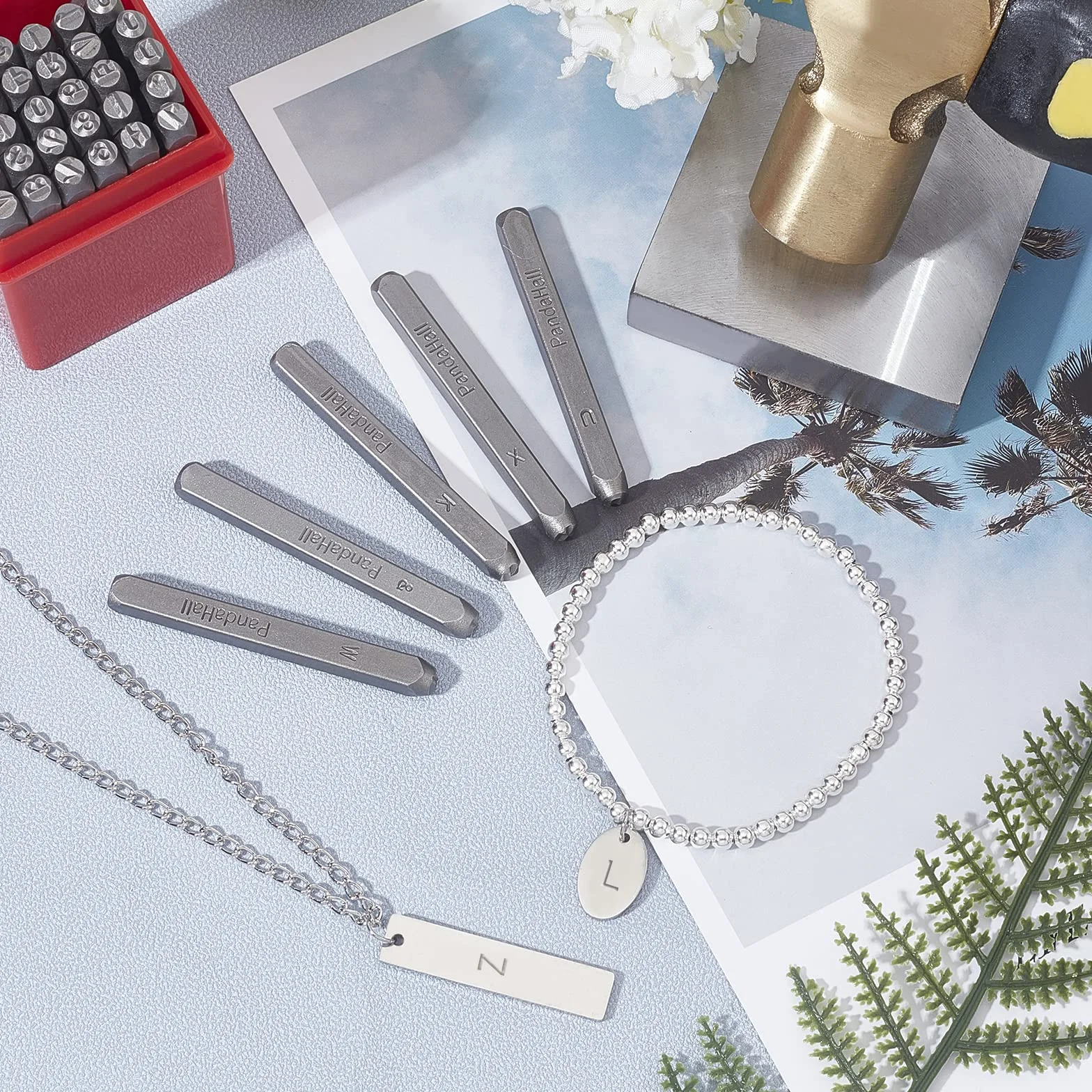 PandaHall Juego de 36 sellos de metal con letras y números, alfabeto de 4 mm A-Z y número 0-8 y símbolo, sellos de hierro en mayúsculas, herramienta de punzonado para joyería de metal, cuero, madera