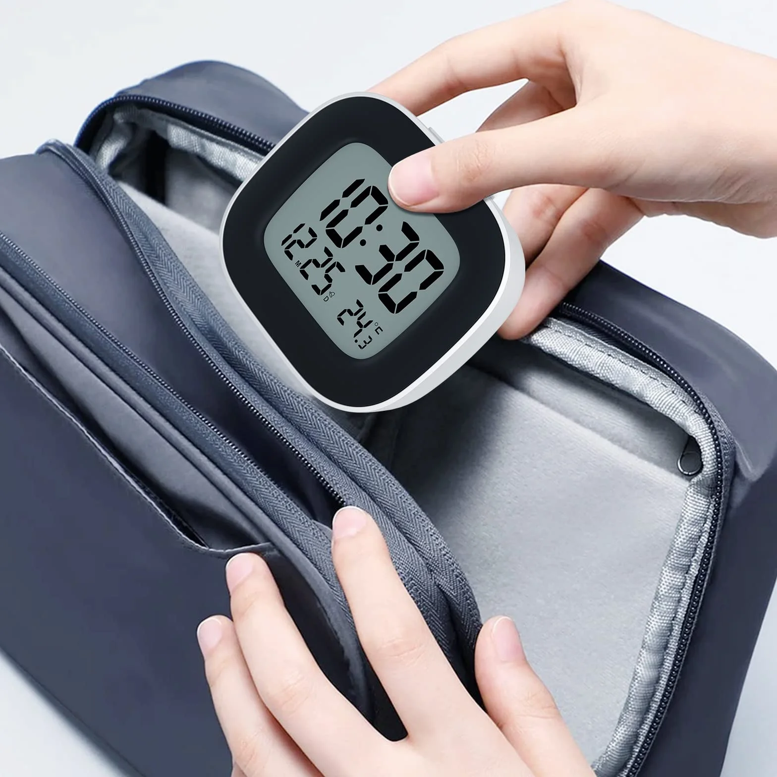 Despertador Digital Pilas Reloj Despertador Digital Pequeño con Luz, Despertador Inteligente con Temperatura Fecha y Zumbador Fuerte, Siesta, para Viajes Dormitorio (2 Baterías AAA Incluidas)