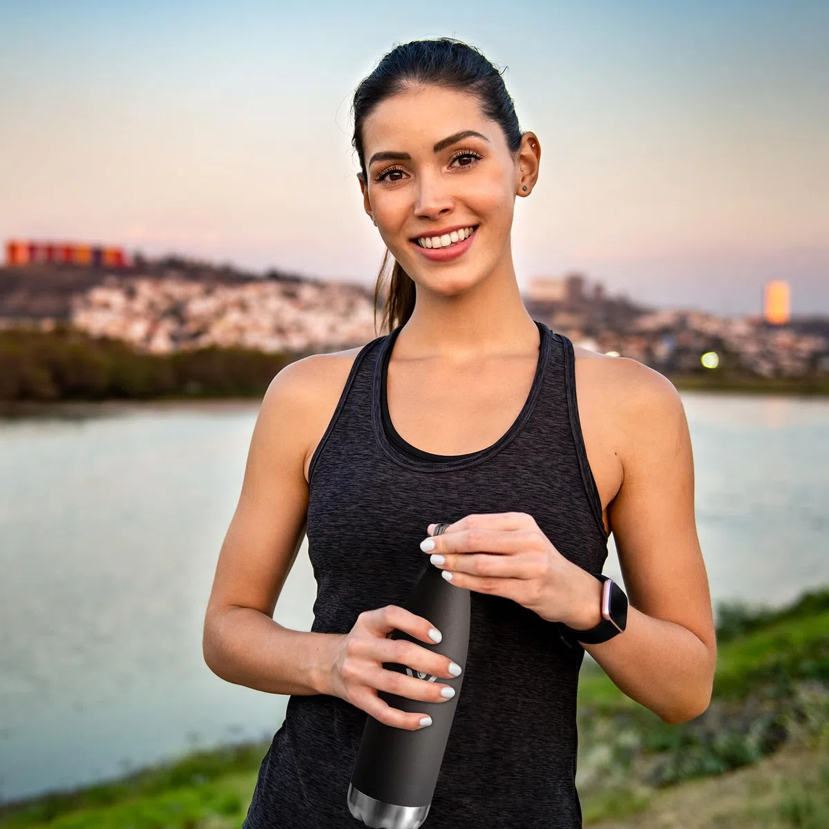 Botella Termica 750ml, Reutilizable, Botella Agua Termica a Prueba de Fugas, Termo Agua Acero Inoxidable sin BPA, Botella Doble Pared para Oficina, Escuela, Gimnasio, Senderismo, Adultos, Aire Libre
