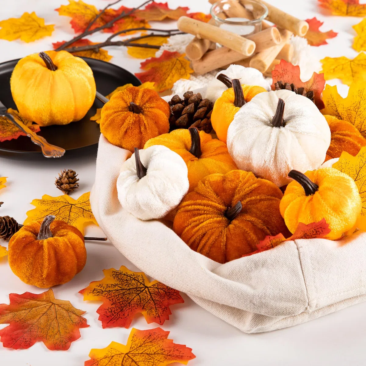 Benjia Calabaza de Felpa Decoraciones de Otoño, Mini Calabaza Pequeña, Calabazas Artificiales Falsas, Halloween, Acción de Gracias, Decoración de Mesa para el Hogar (12 Piezas, Naranja)
