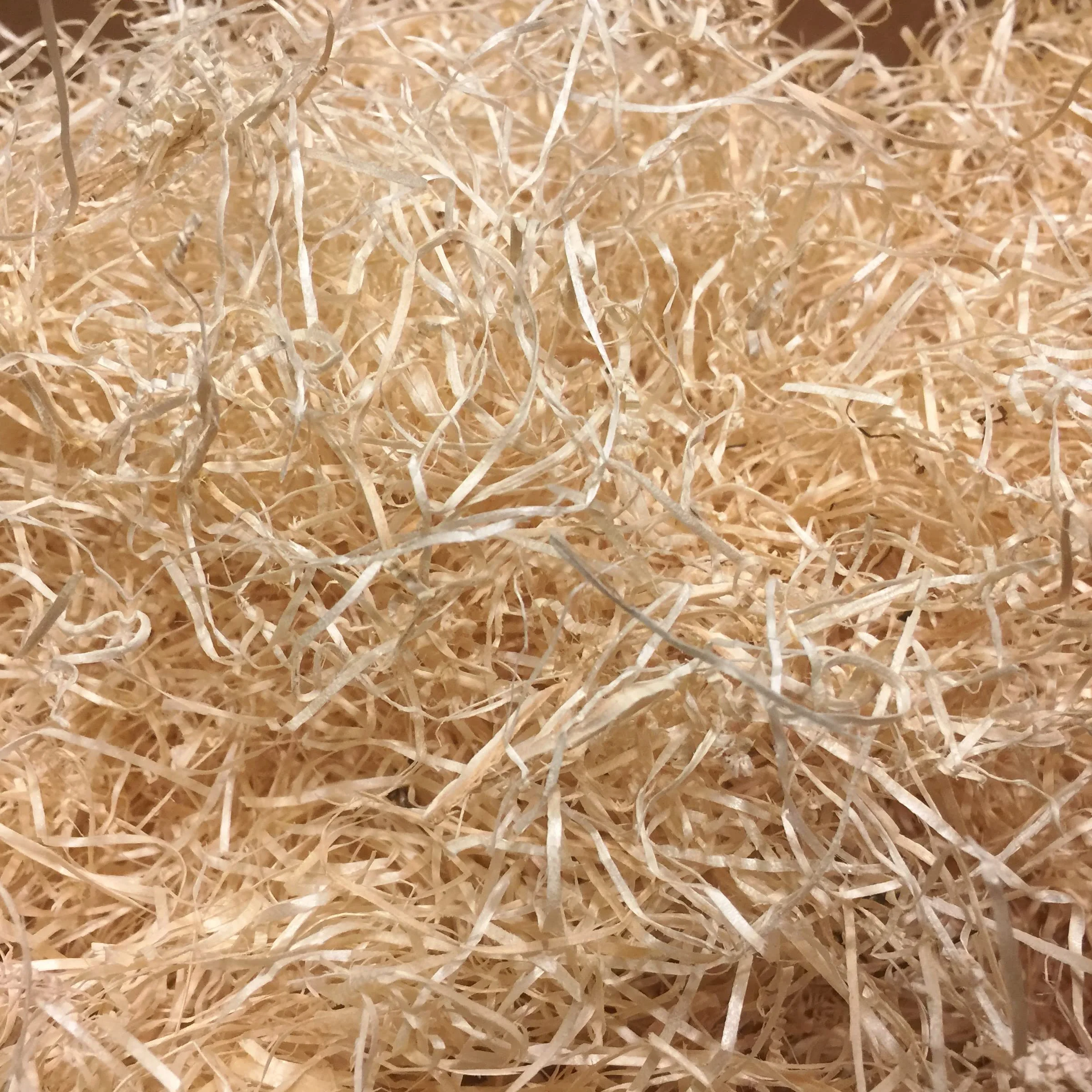 Luvit & Lumoè | LANA DE MADERA PARA CESTAS | Caja de 1KG | Virutas en madera natural para empaques navideños de Semana Santa y canastas de regalo, empaques de lana de madera seca para relleno.
