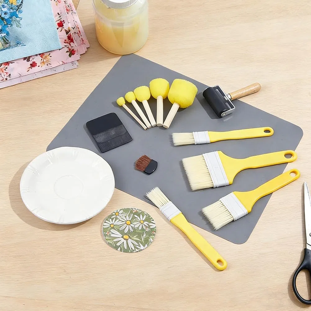nbeads Juego de 15 herramientas de decoupage esenciales para decoupage, con 5 esponjas, estera de silicona, rodillo de goma, espátula de plástico, pincel de fibra y pincel para colorete para