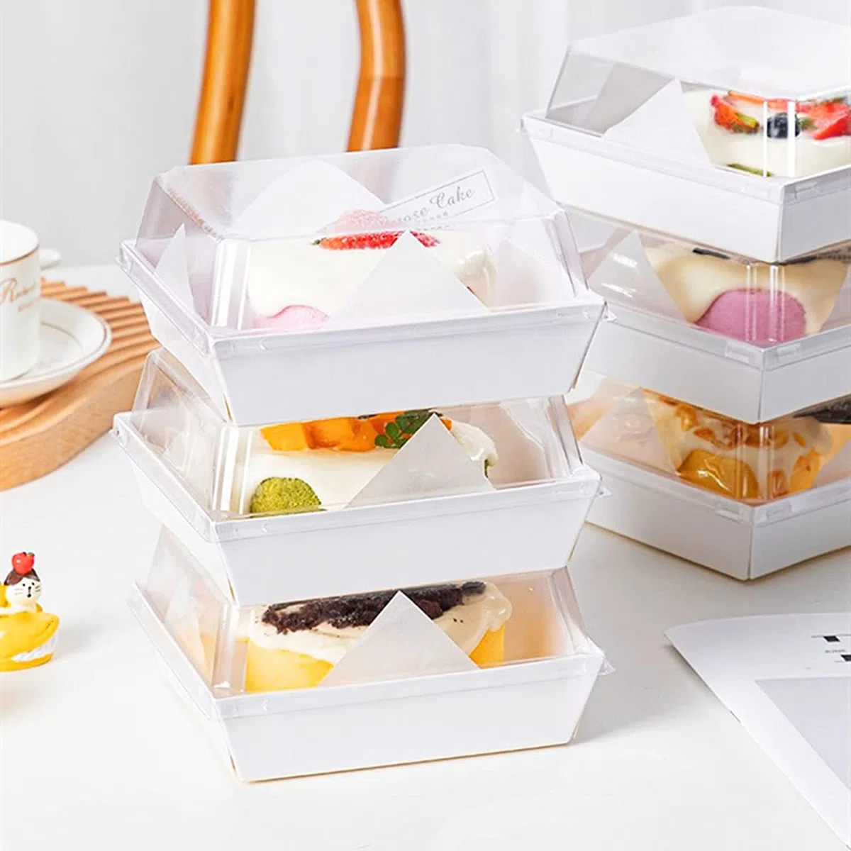 LATERN 50 Piezas Cajas para Rebanadas de Pastel con Tapas Transparentes, 12CM Papel a Prueba de Aceite Cajas de Postres Cupcakes Cajas para Llevar para Galletas Sándwich Macarrón Panadería (Blanco)