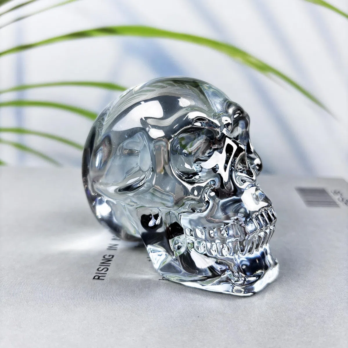 Estatuas de calavera de cristal, figuras de calavera K9, decoración de Halloween, regalos para mujeres, chapado en gris, 2.8 pulgadas